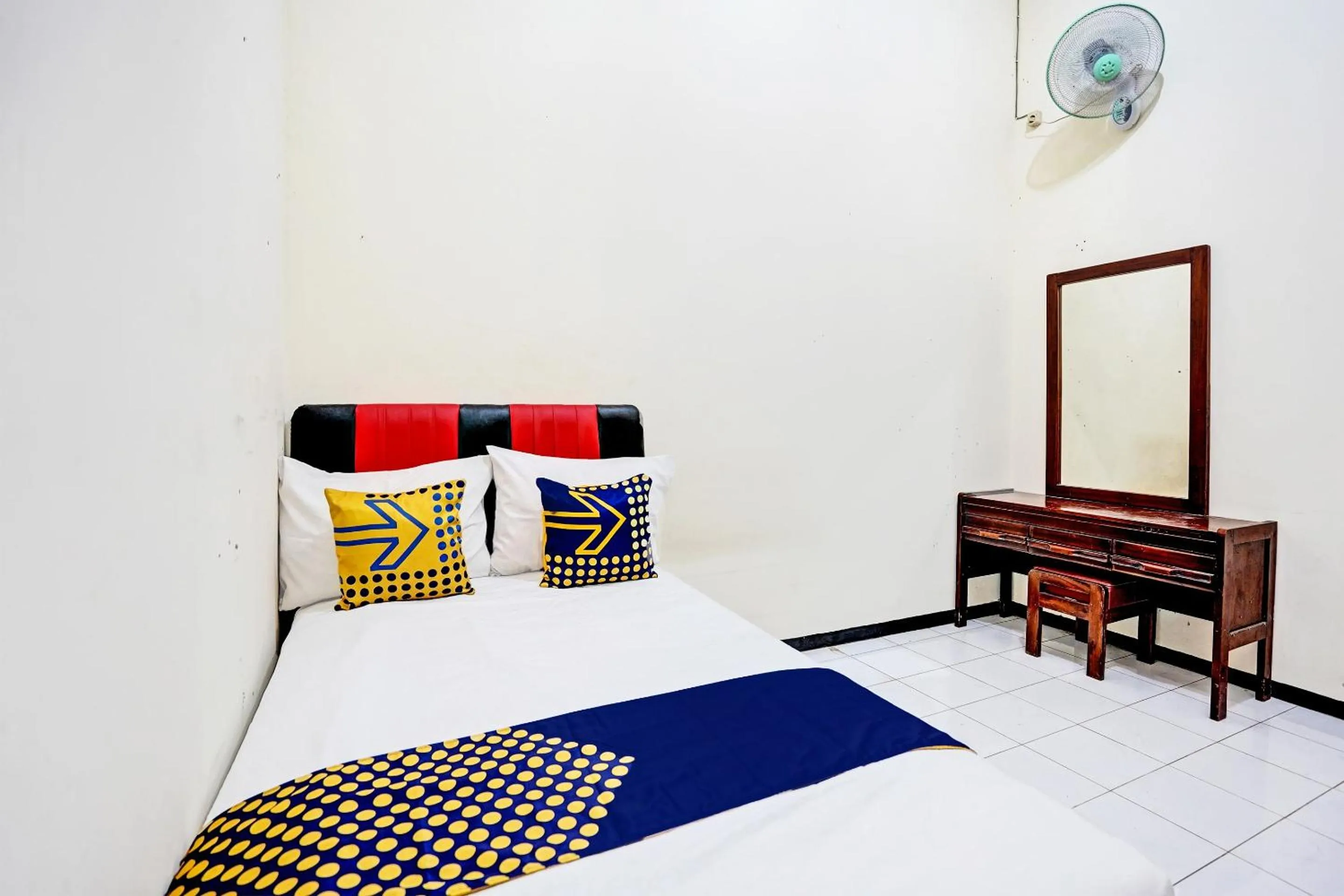 Bedroom, Bed in OYO Life 92785 Wisma Trubus Syariah