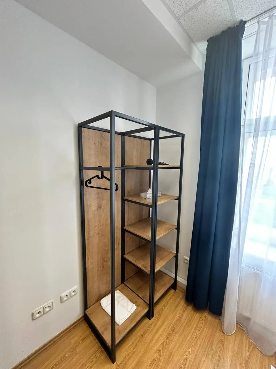 wardrobe, Bed in Powder Tower Suites