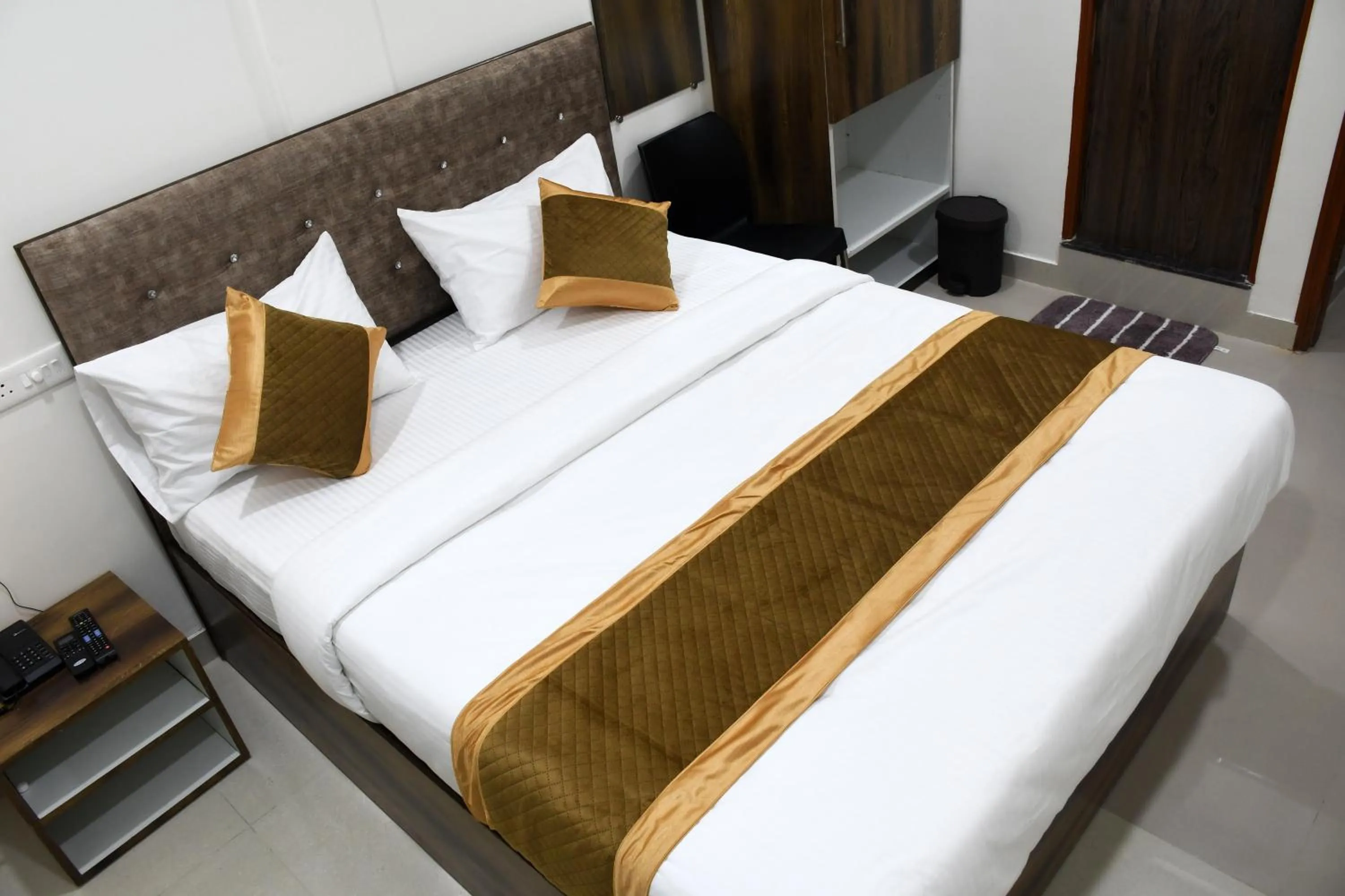 Photo of the whole room, Bed in Otel