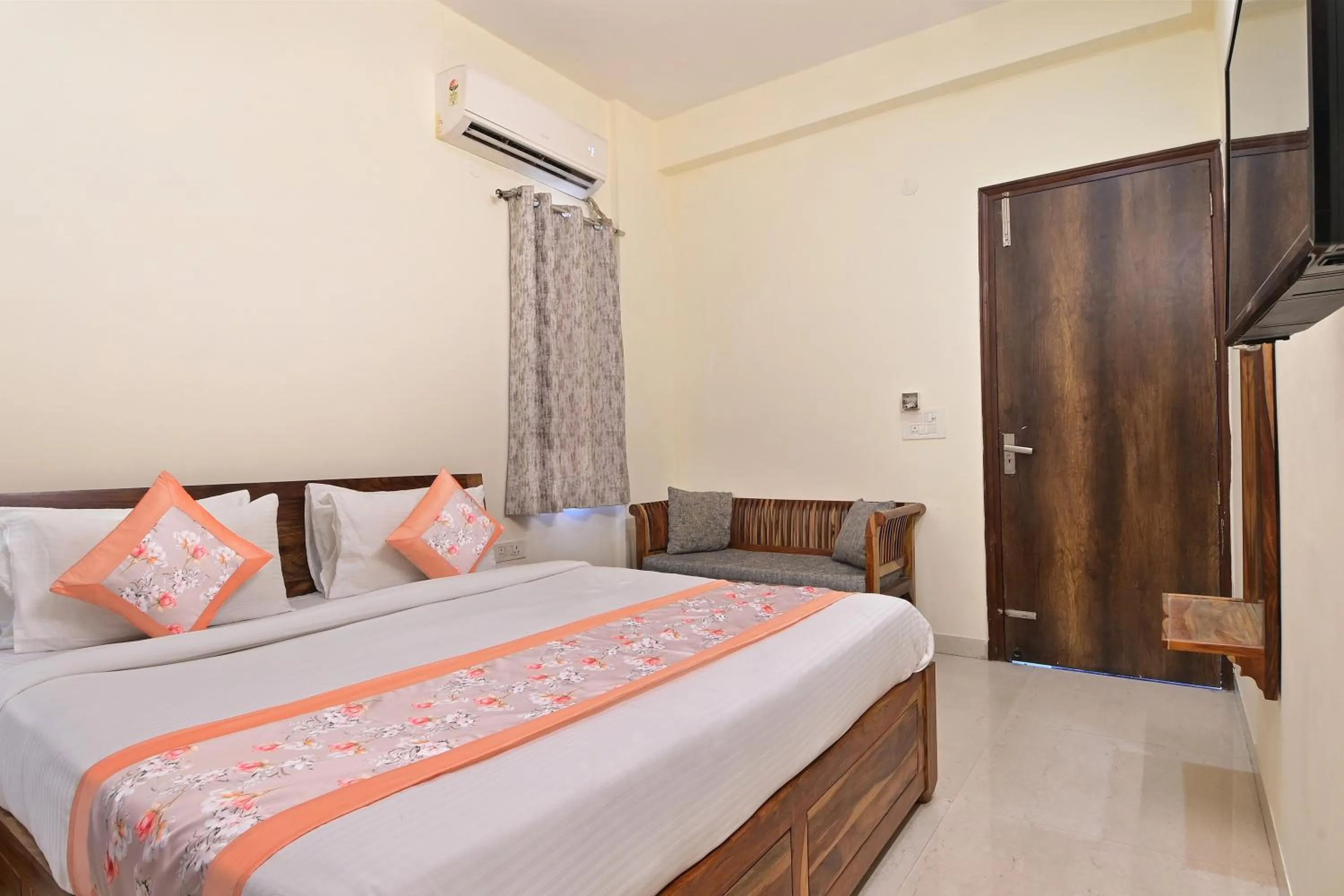 TV and multimedia in Hotel The York - Couple-unfriendly hotel