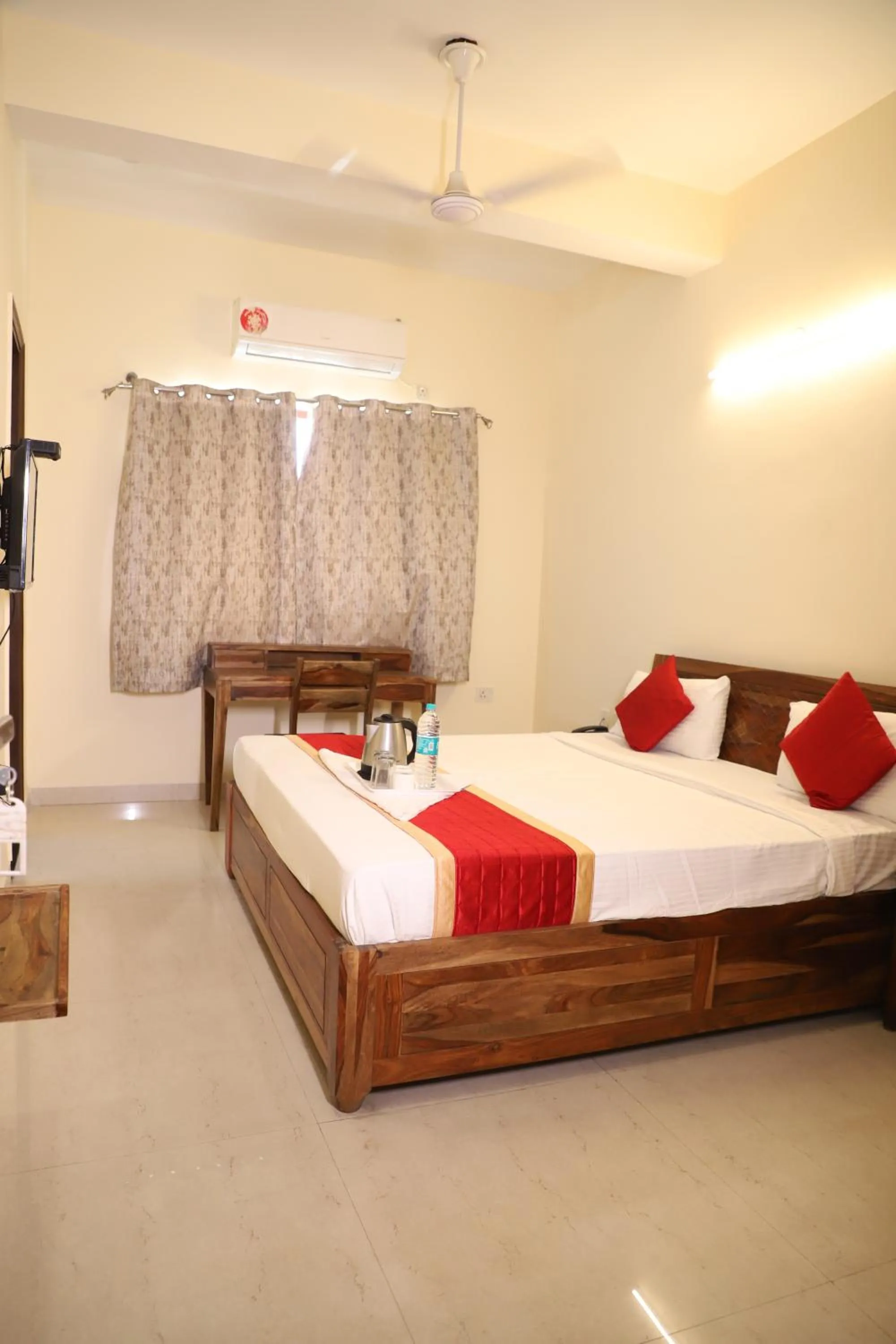 Bed in Hotel The York - Couple-unfriendly hotel