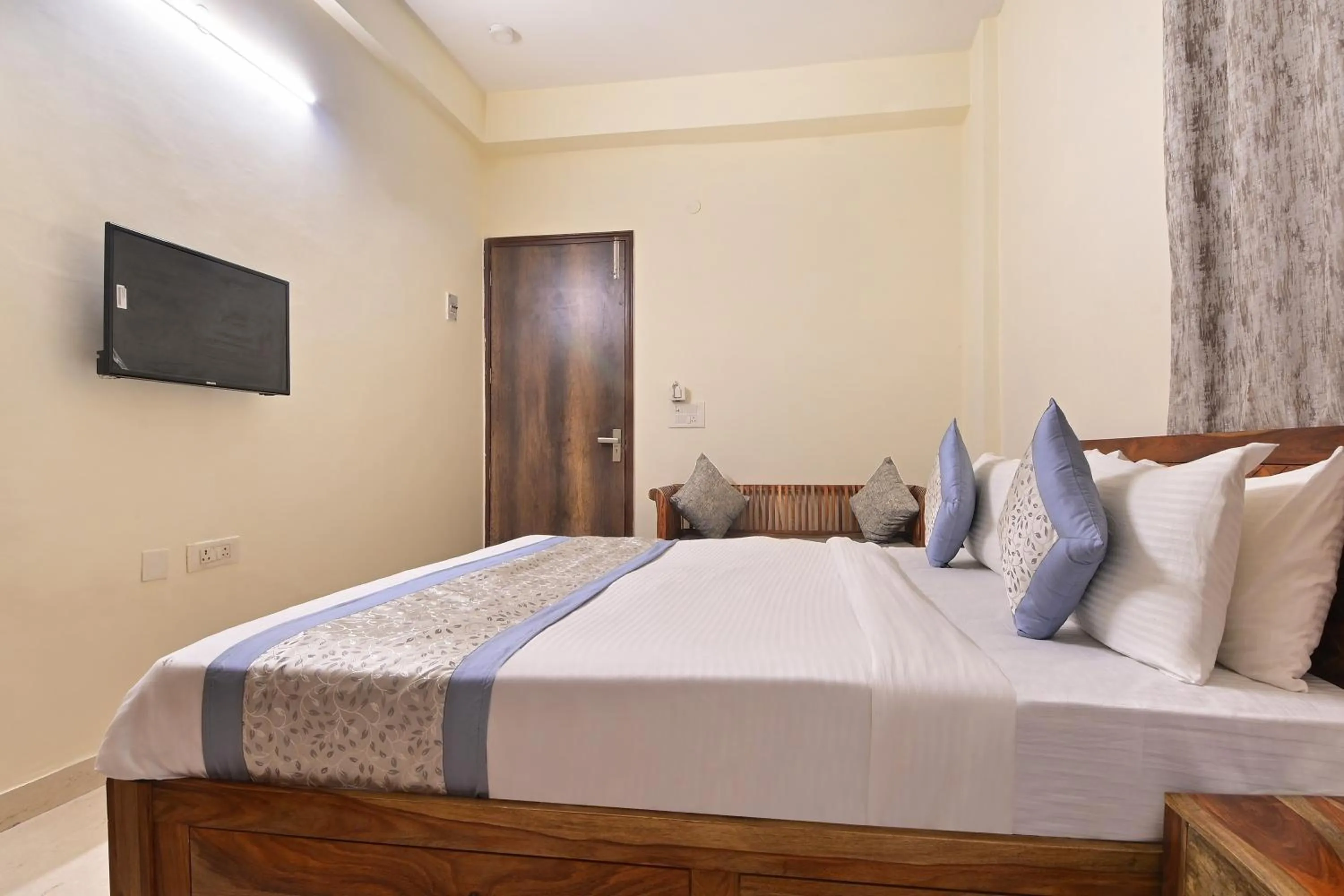 Communal lounge/ TV room in Hotel The York - Couple-unfriendly hotel