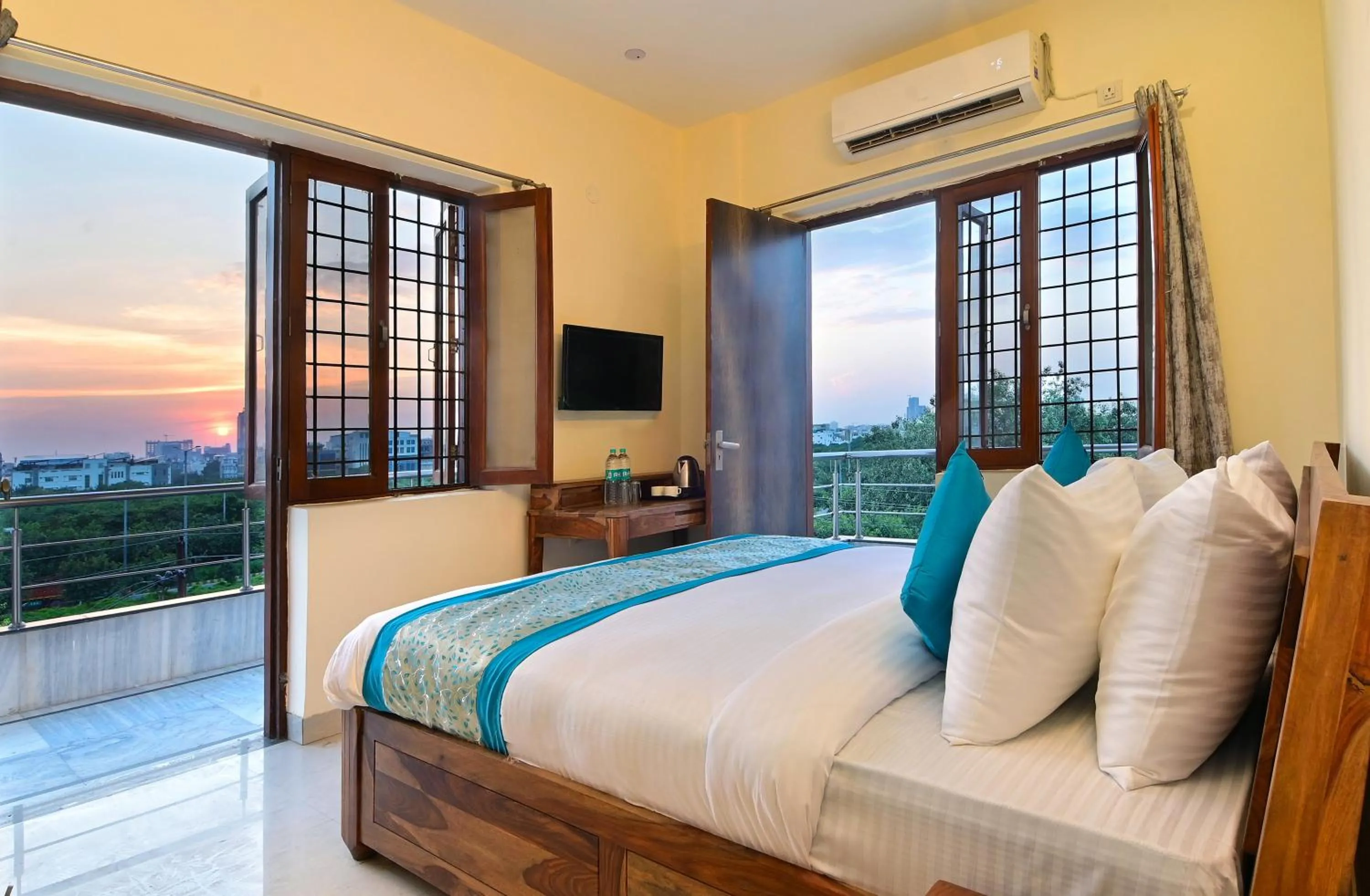 TV and multimedia in Hotel The York - Couple-unfriendly hotel