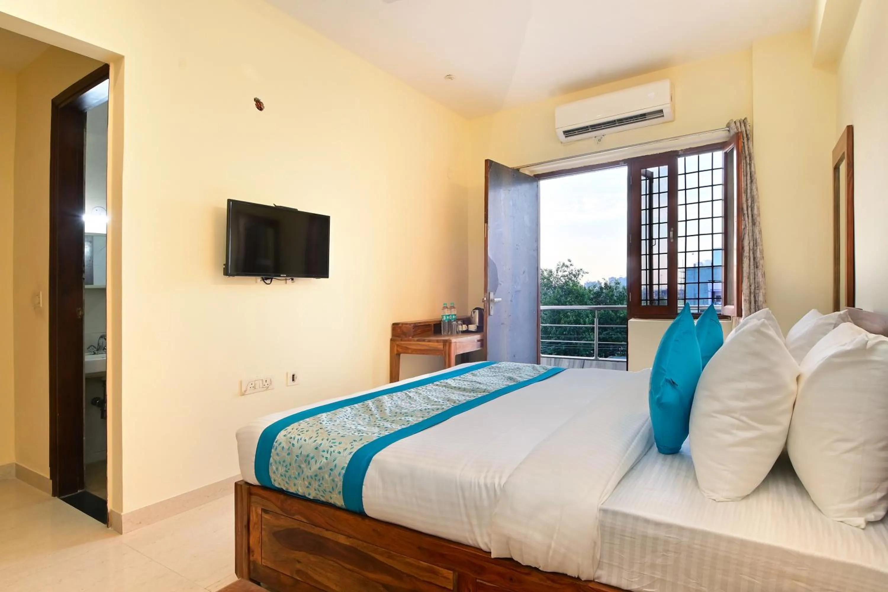 City view in Hotel The York - Couple-unfriendly hotel