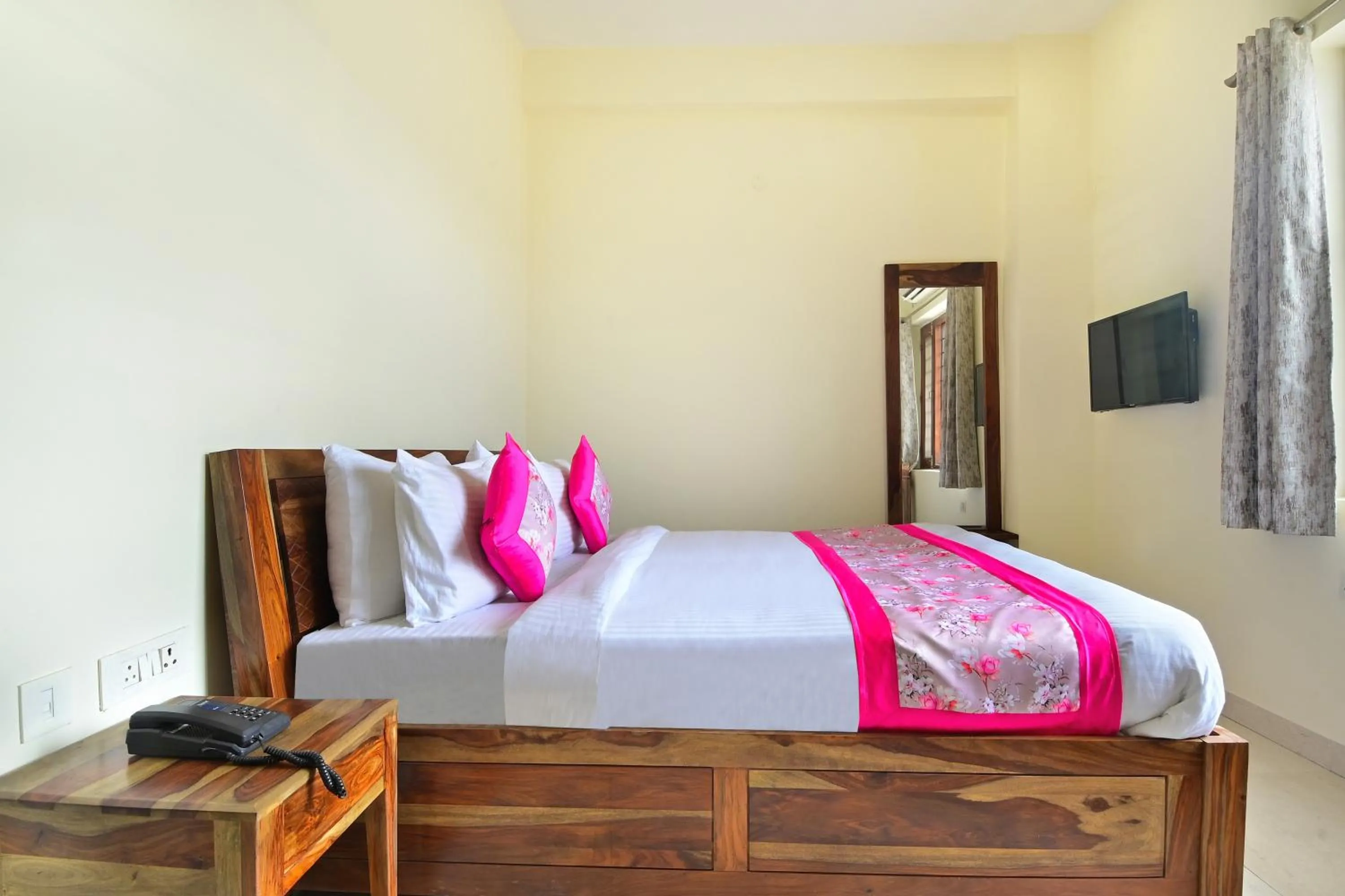 TV and multimedia in Hotel The York - Couple-unfriendly hotel