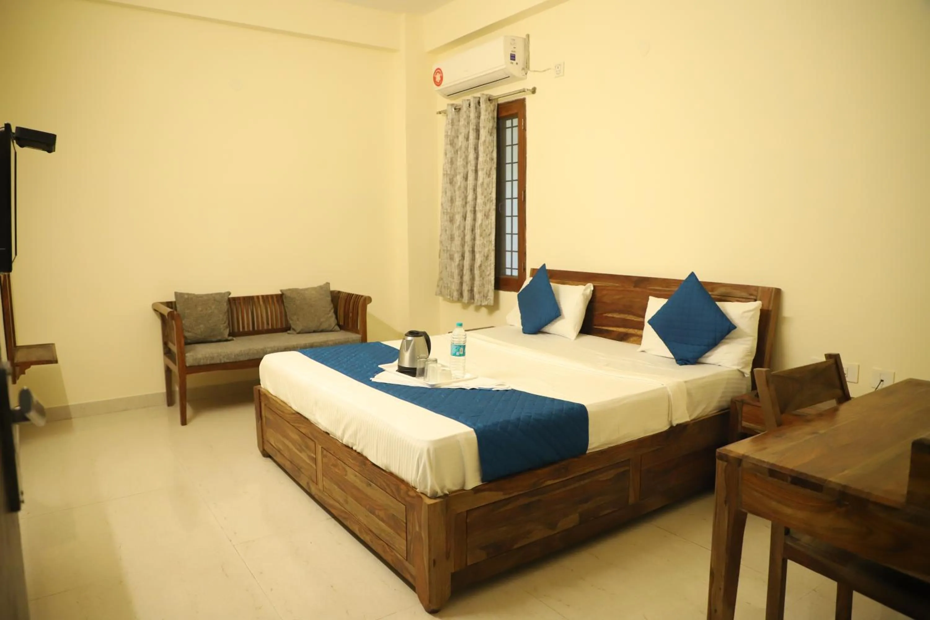 Bed in Hotel The York - Couple-unfriendly hotel