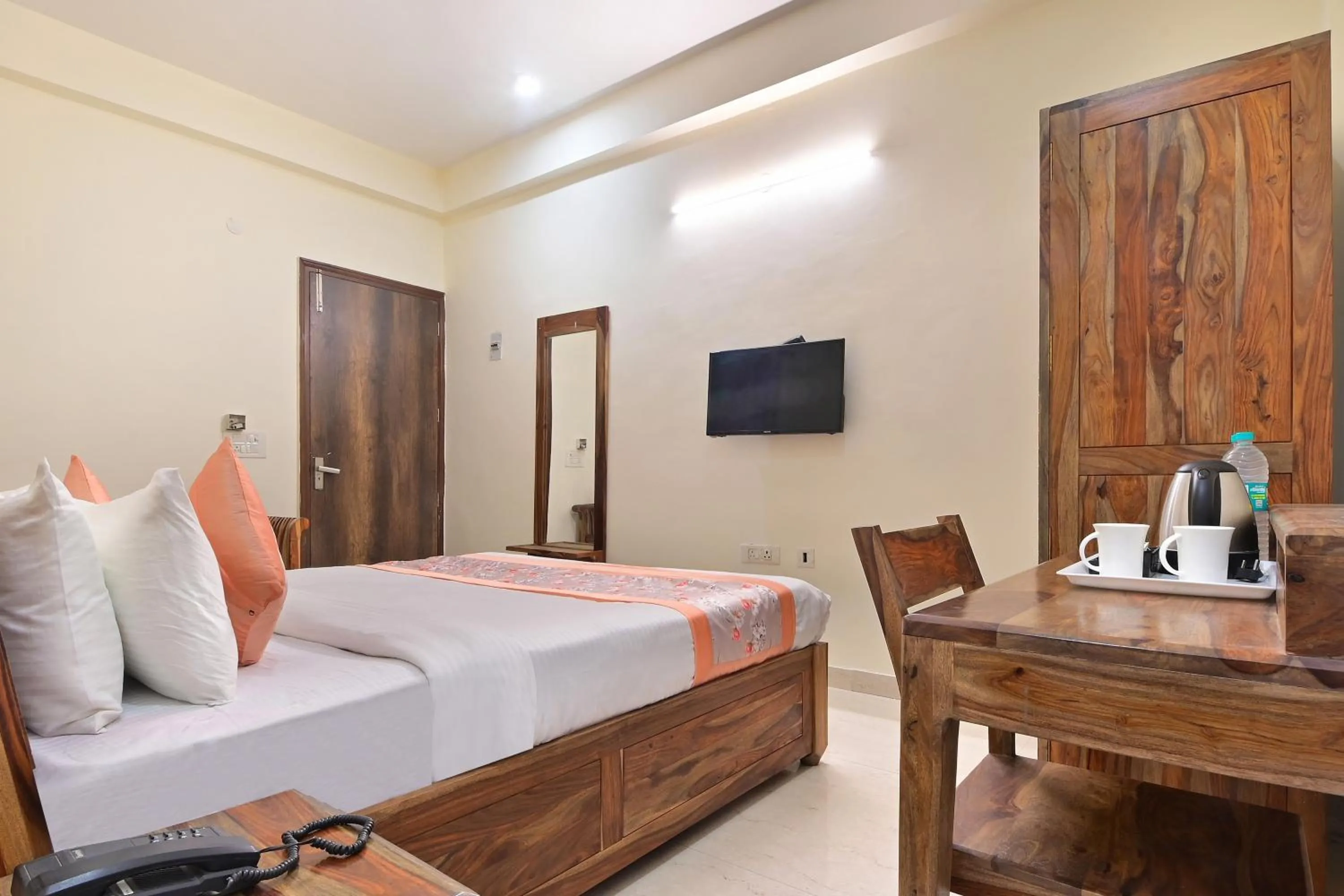 Bed in Hotel The York - Couple-unfriendly hotel