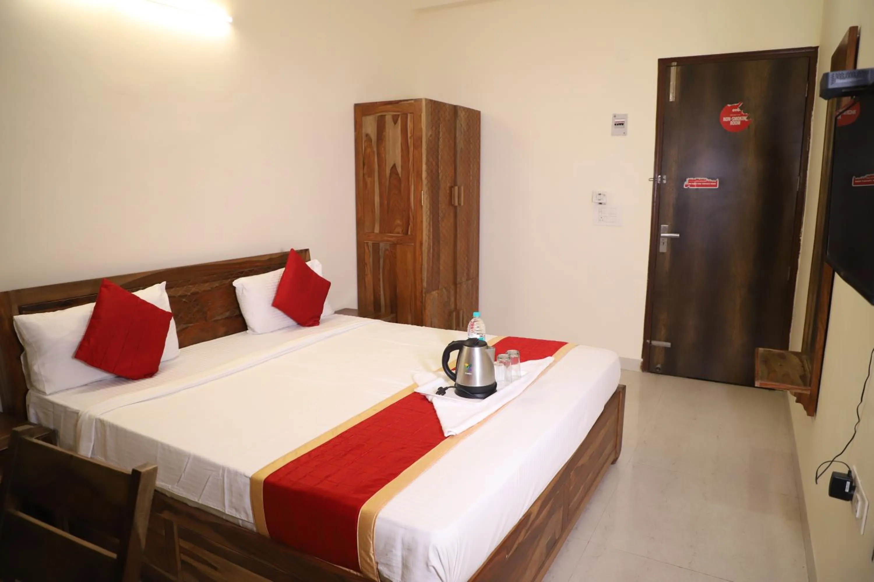 Bed in Hotel The York - Couple-unfriendly hotel