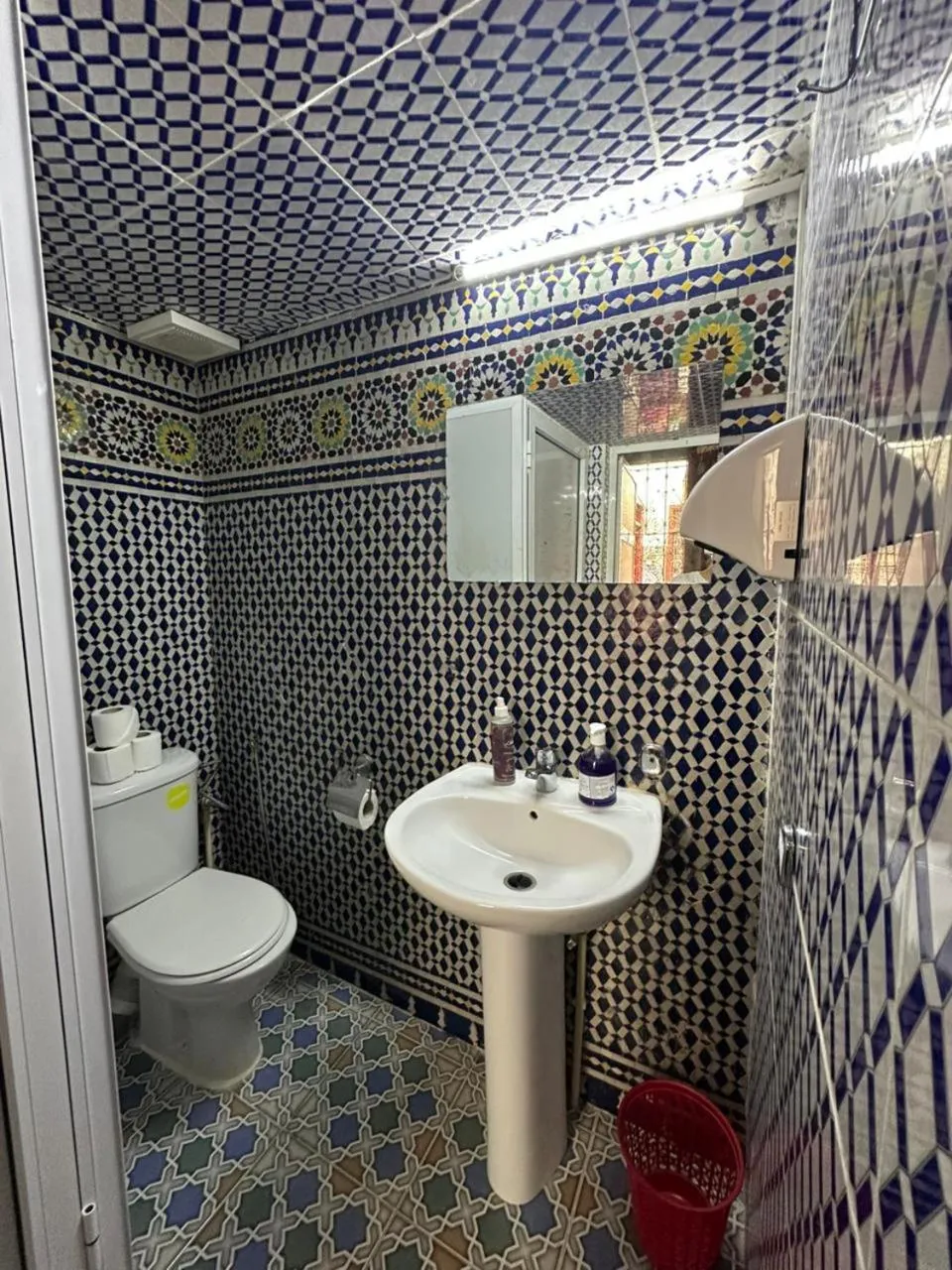 Shower in Riad Baba