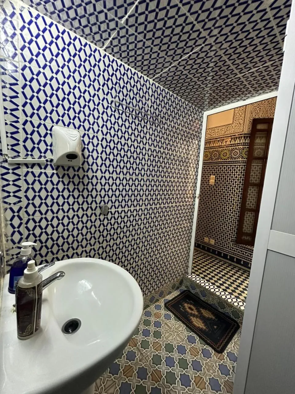 Shower in Riad Baba