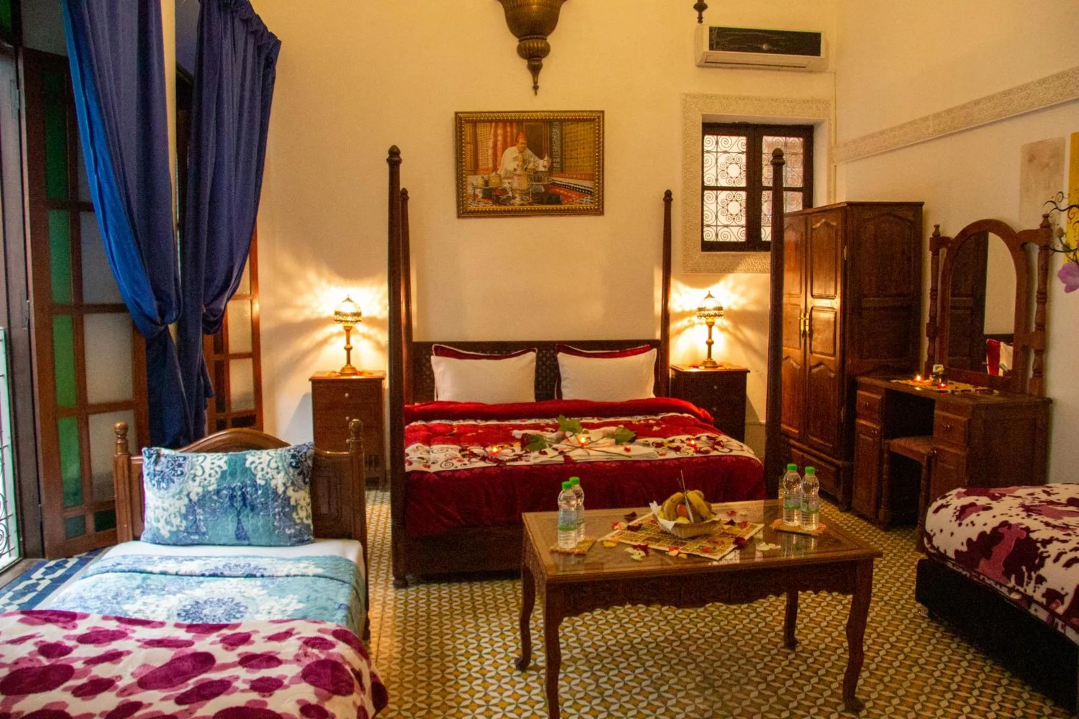 Photo of the whole room, Bed in Riad Baba