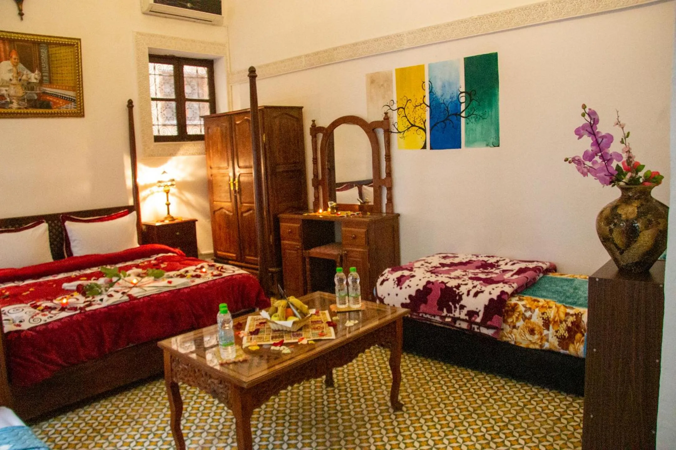 Photo of the whole room, Bed in Riad Baba