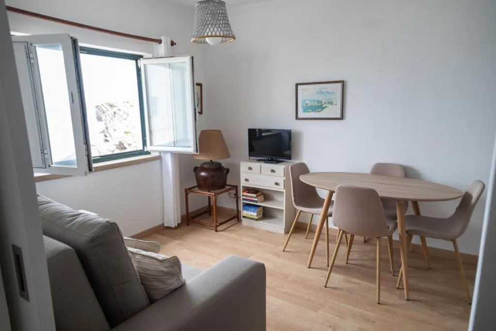 Communal lounge/ TV room in Casa das Marés 2