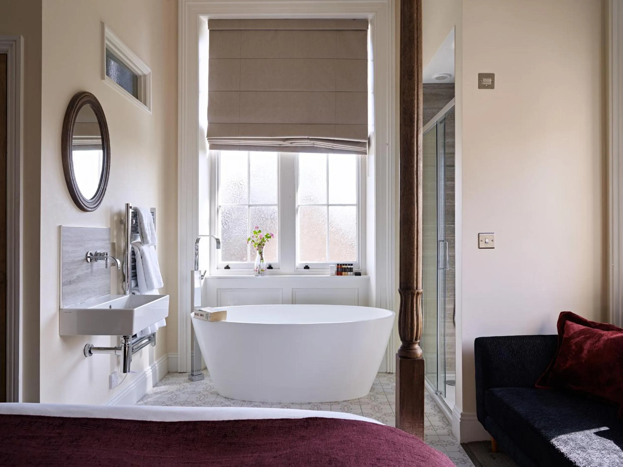 Bathroom, Bed in Cotswold Grange