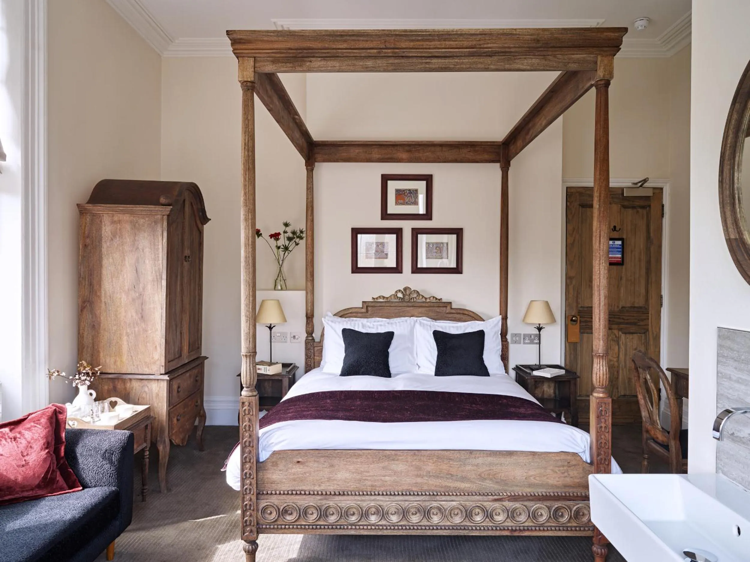 Bedroom, Bed in Cotswold Grange
