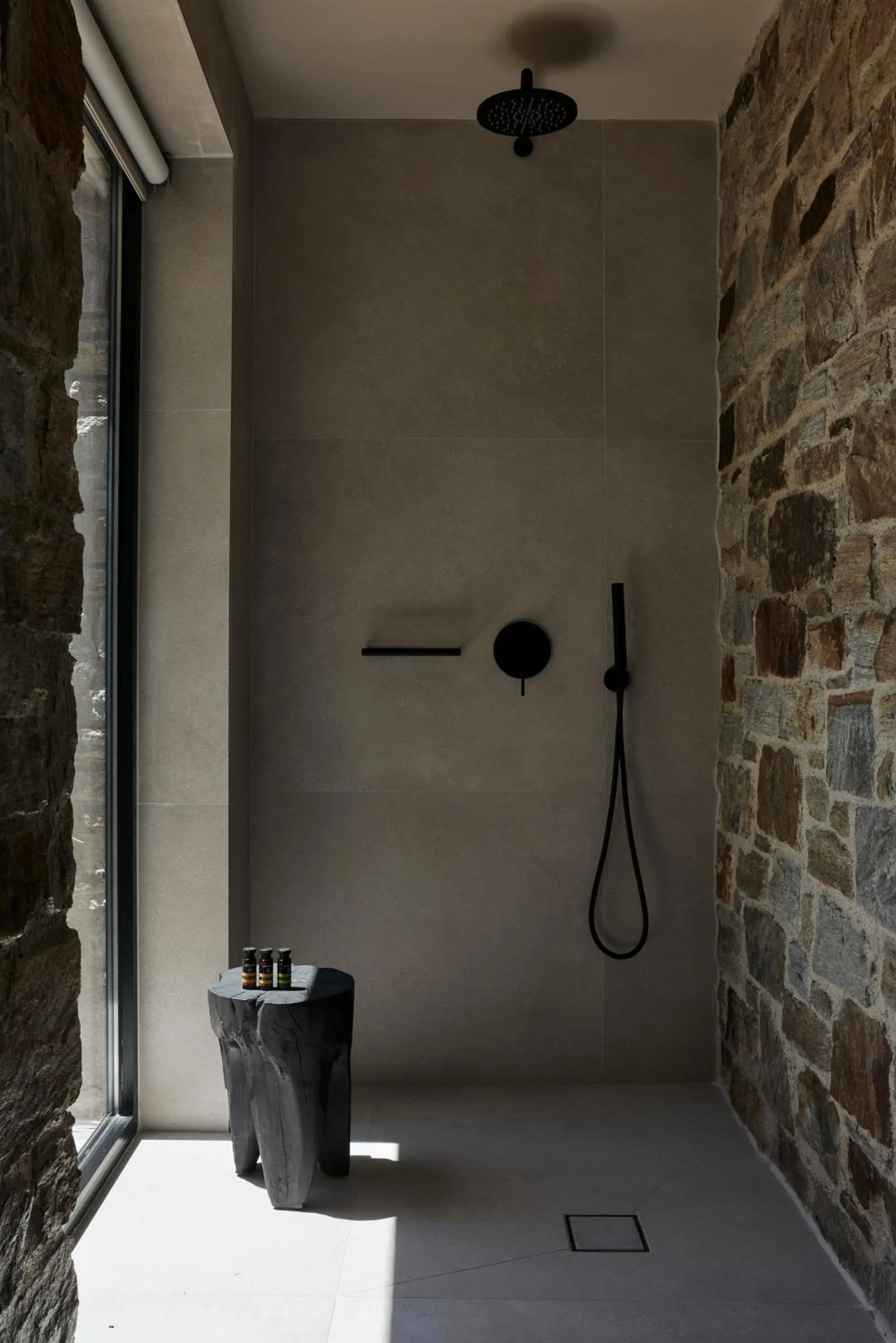 Shower in Naxian Rhapsody