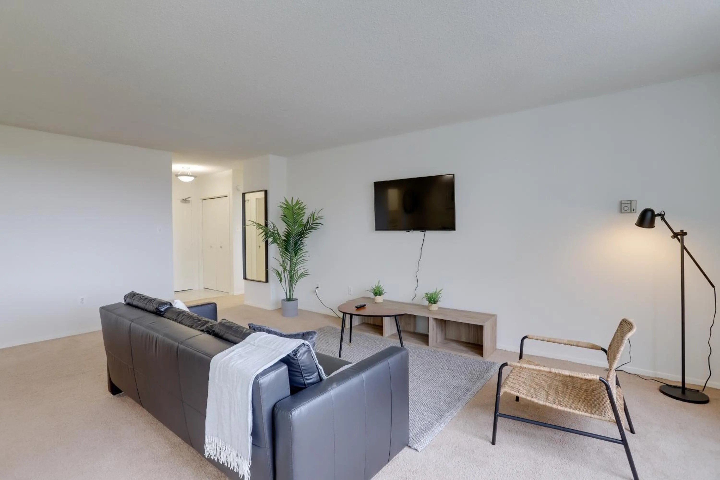 TV and multimedia in Incredible 1 BR Apt + Den @Crystal City With Gym