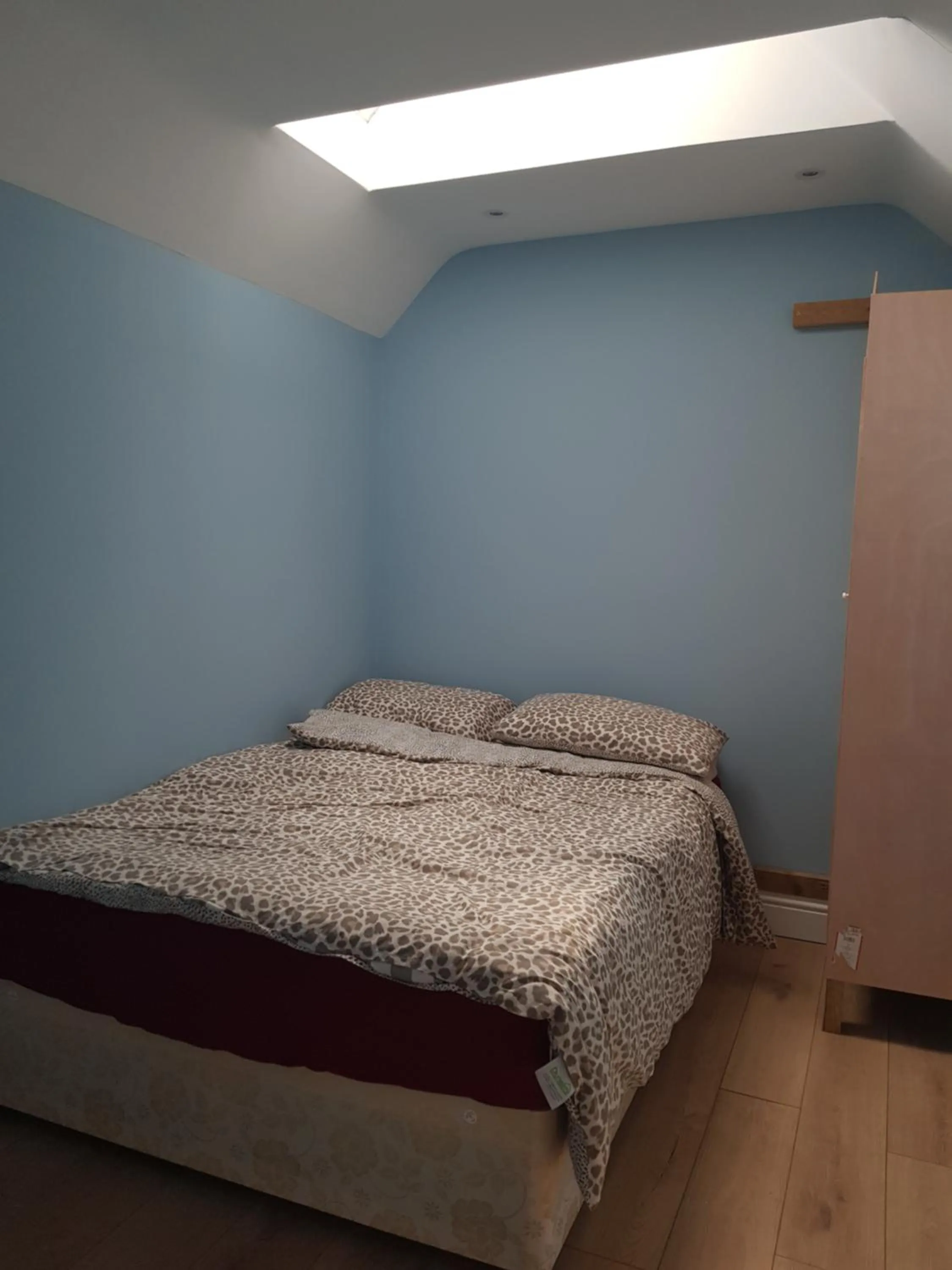 Bedroom in Cosy Studio Luton