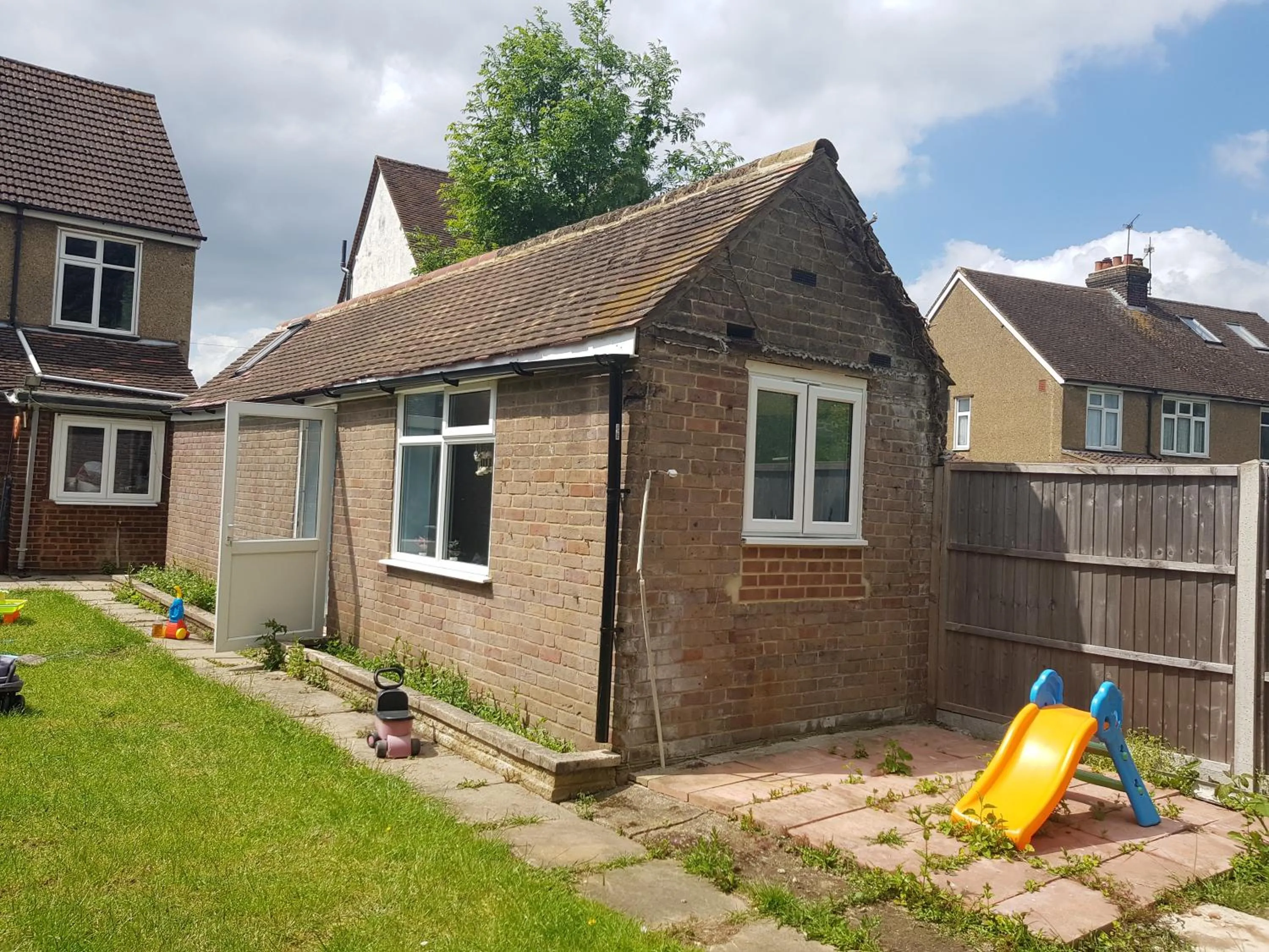 Property building in Cosy Studio Luton