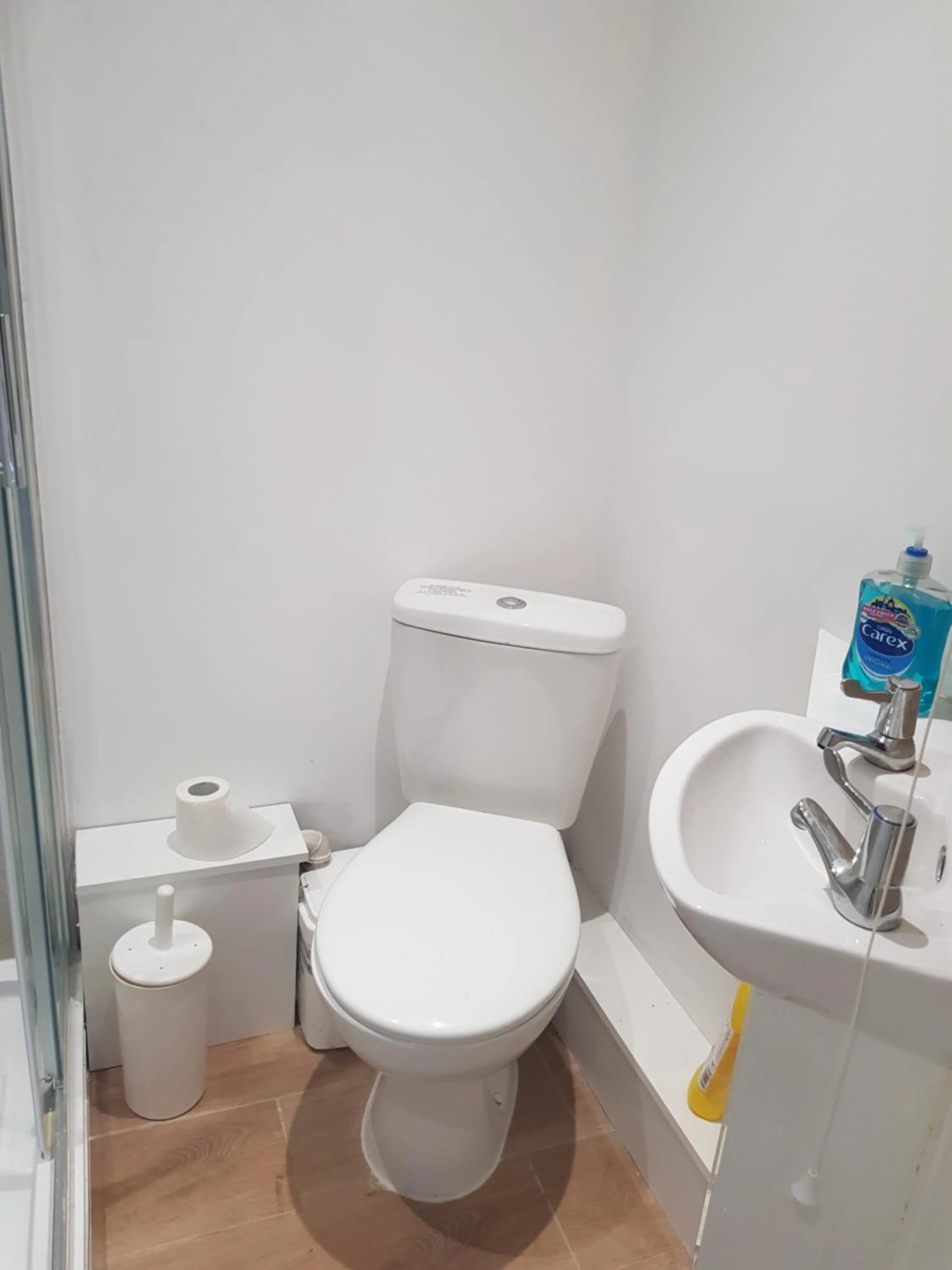 Toilet in Cosy Studio Luton