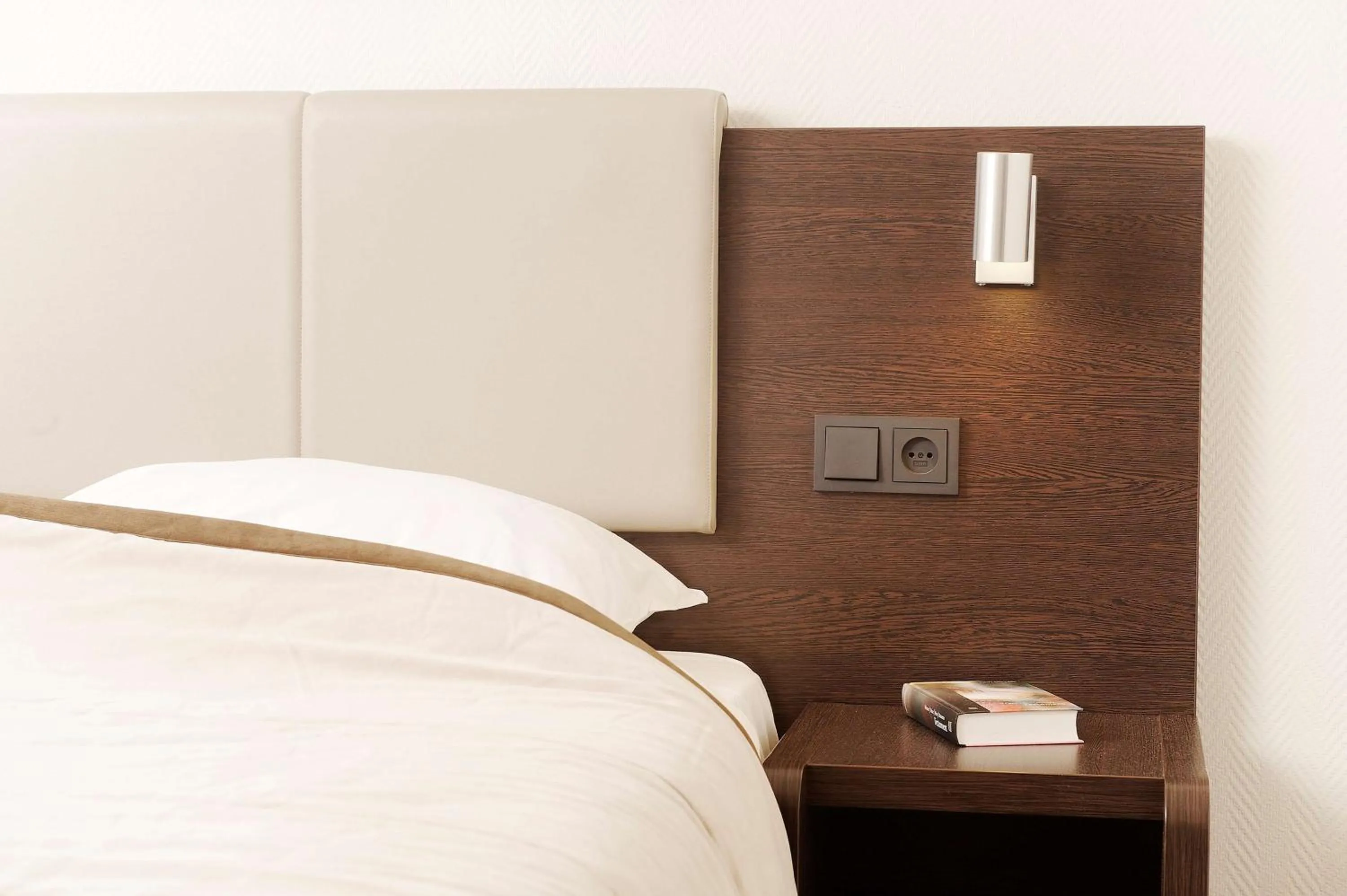 Photo of the whole room, Bed in Best Western Dam Square Inn