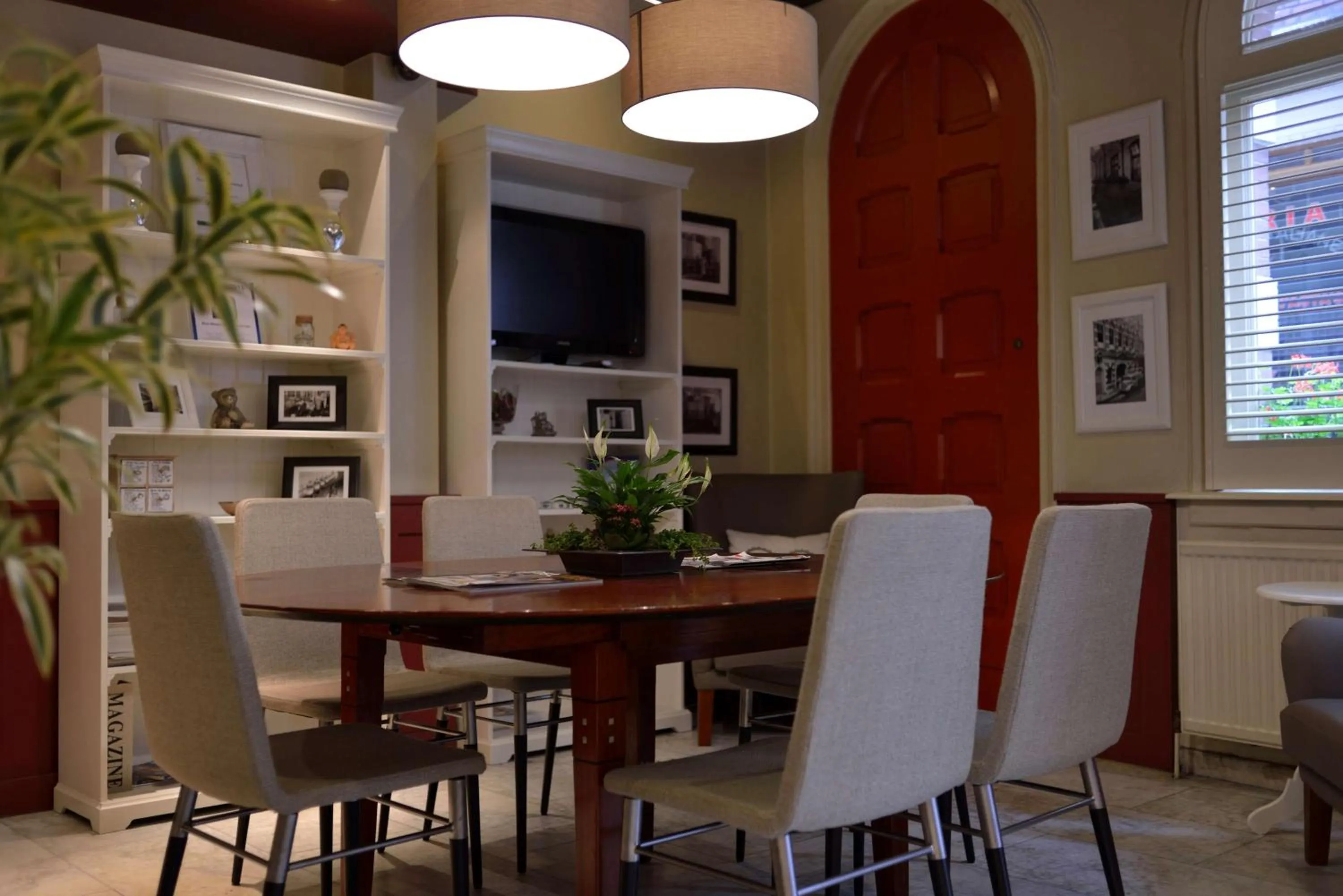 Lobby or reception in Best Western Dam Square Inn