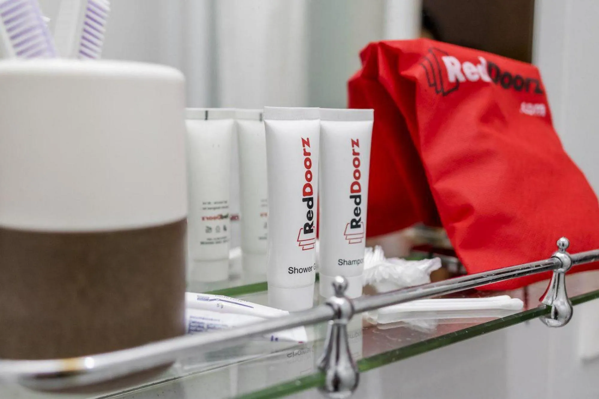 Bedroom in RedDoorz @ Kings Hotel near CSB Mall