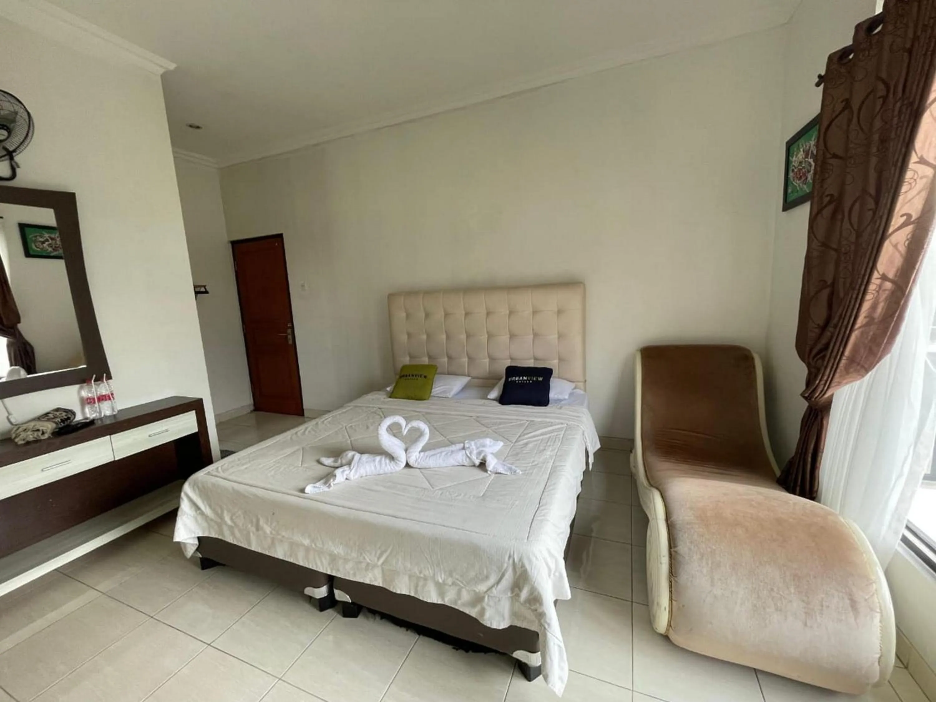 Bedroom, Bed in Urbanview Resort Syariah Khansa Cisarua Puncak by RedDoorz