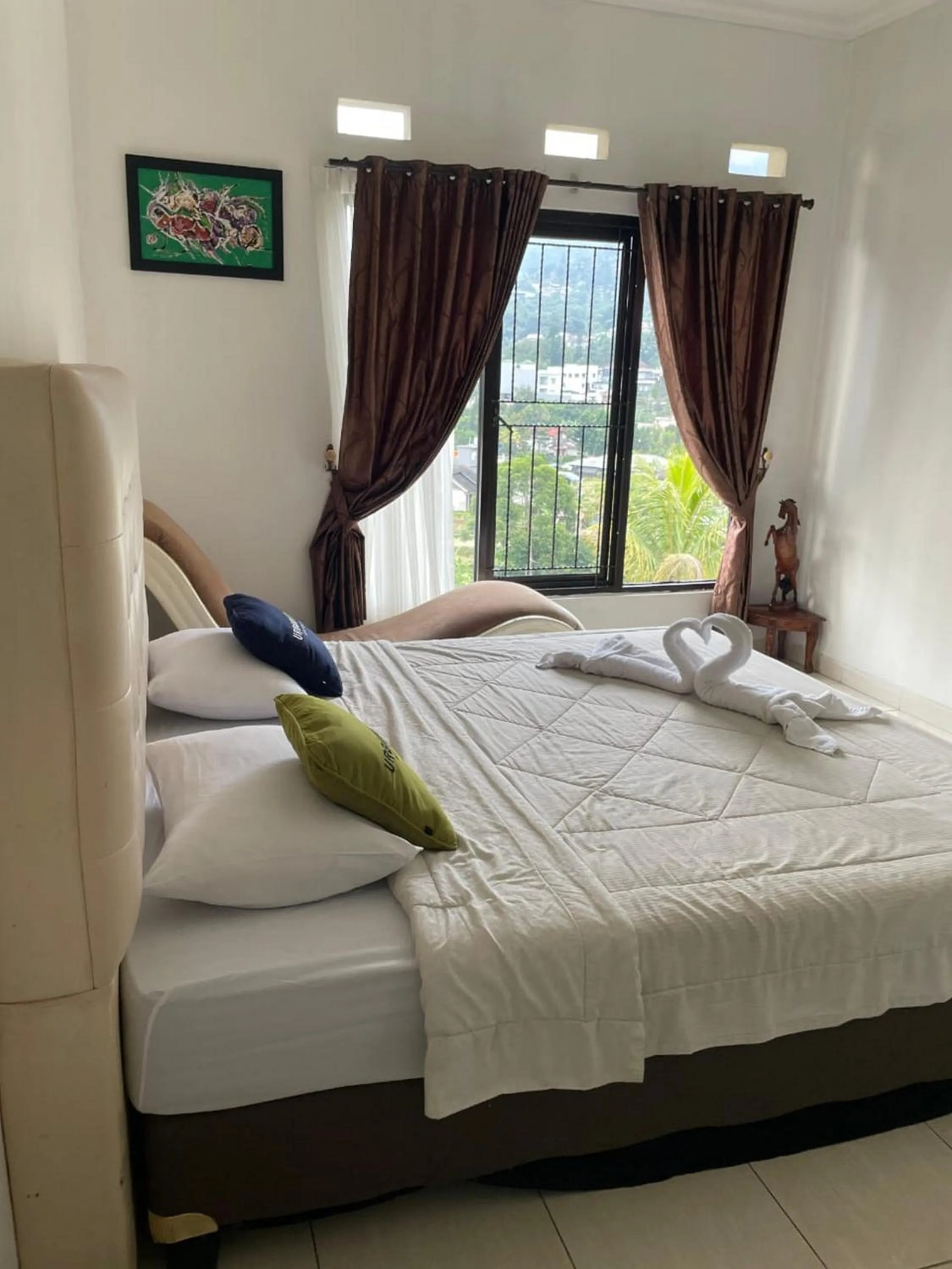 Bedroom, Bed in Urbanview Resort Syariah Khansa Cisarua Puncak by RedDoorz