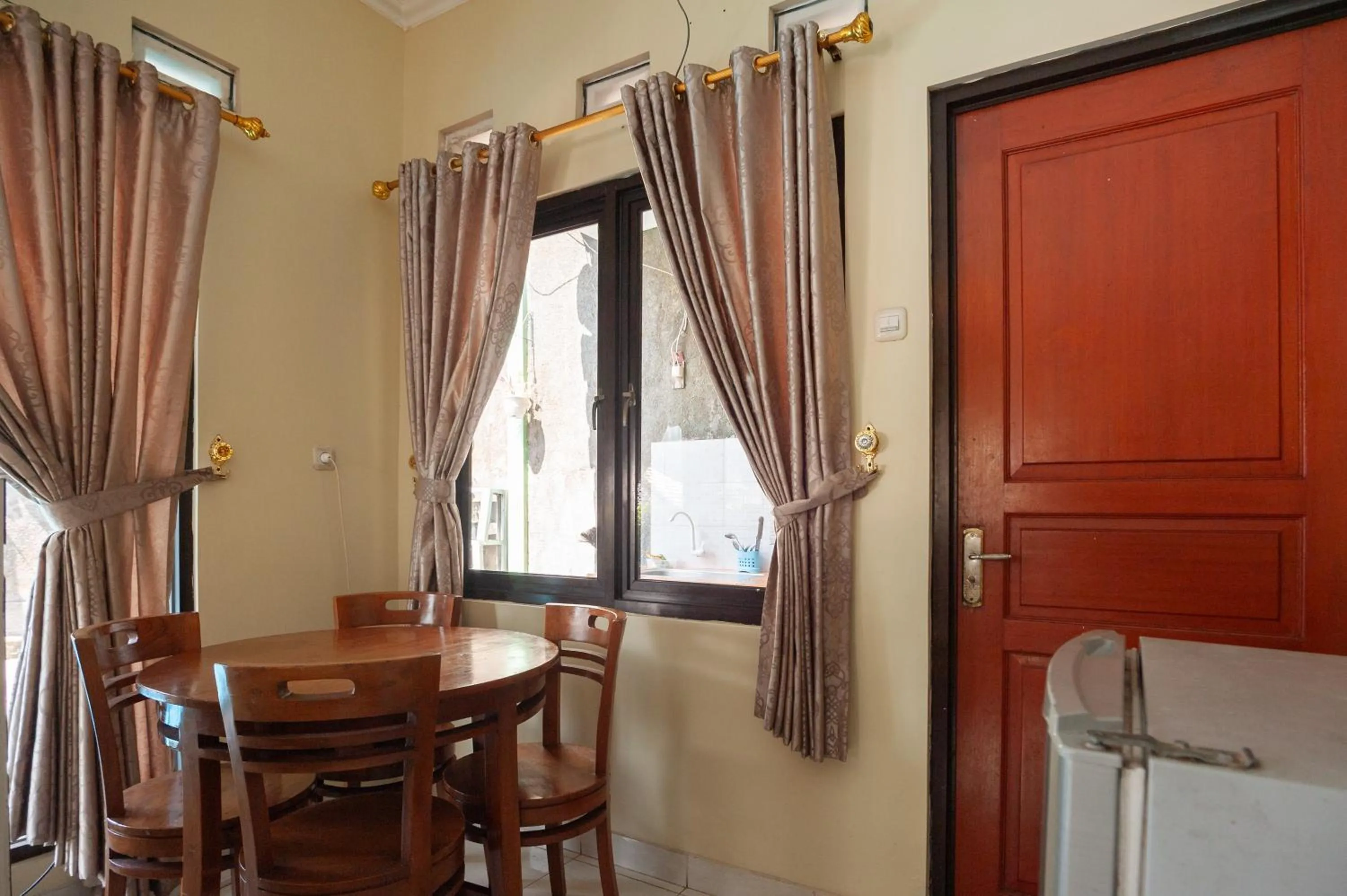 Living room in Urbanview Resort Syariah Khansa Cisarua Puncak by RedDoorz