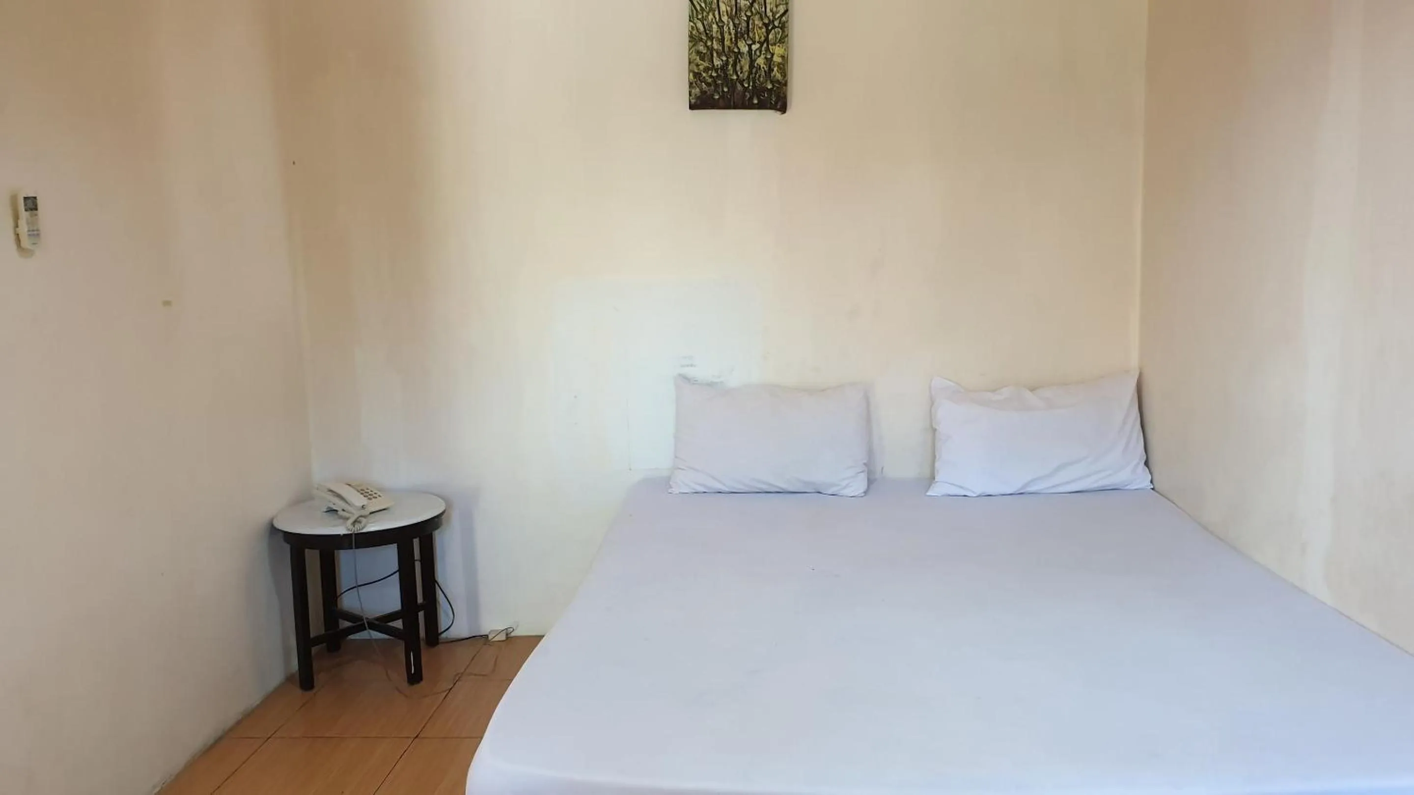 Bedroom, Bed in Hotel O Wisma Phinisi Syariah Near Mall of Pinrang Sejahtera
