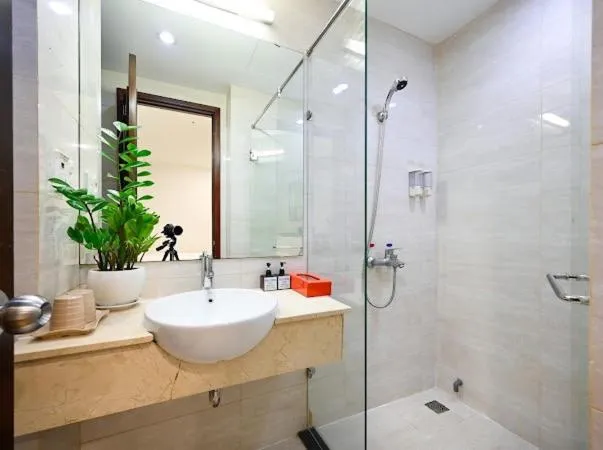 Pearl Central Hotel- Near Nguyen Hue street