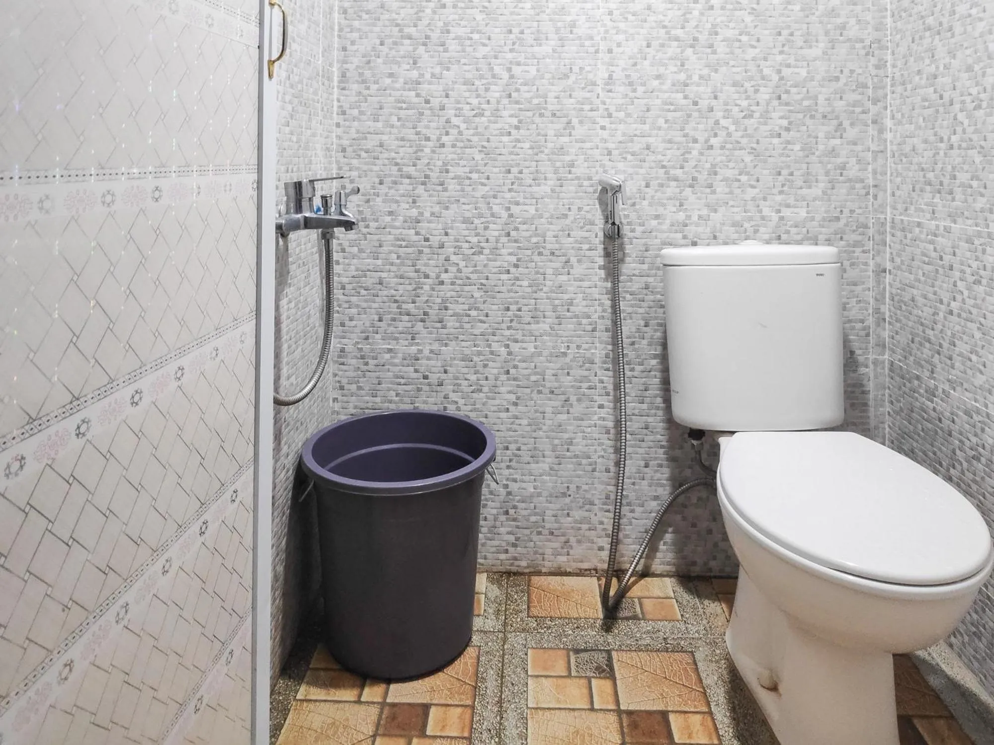 Shower in RedDoorz at Perdagangan Simalungun