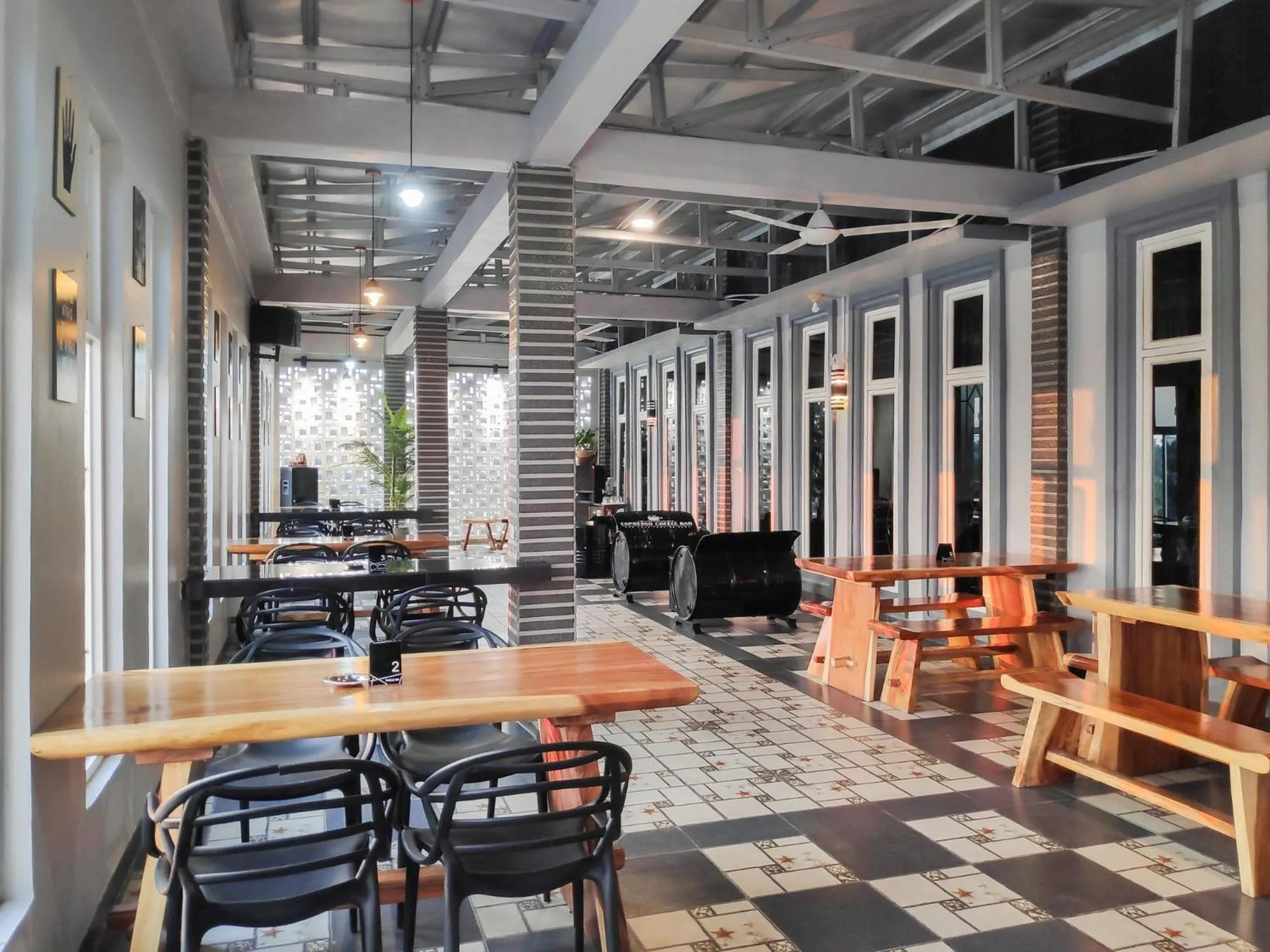 Seating area in RedDoorz at Perdagangan Simalungun