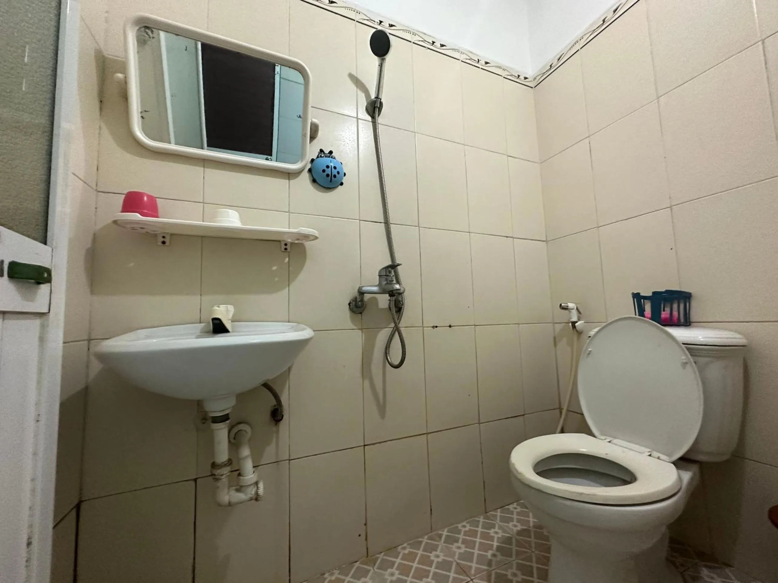 Bathroom in SPOT ON 1188 Motel Hoa Cam