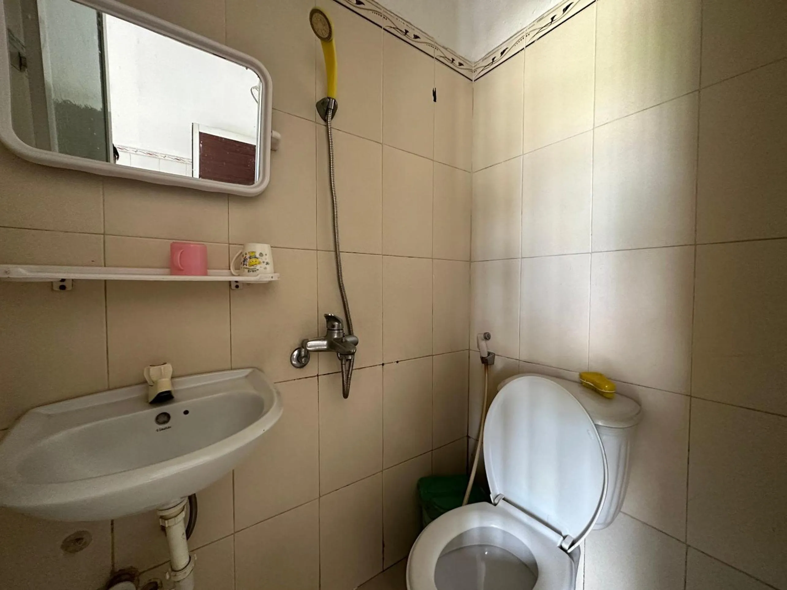 Bathroom in SPOT ON 1188 Motel Hoa Cam