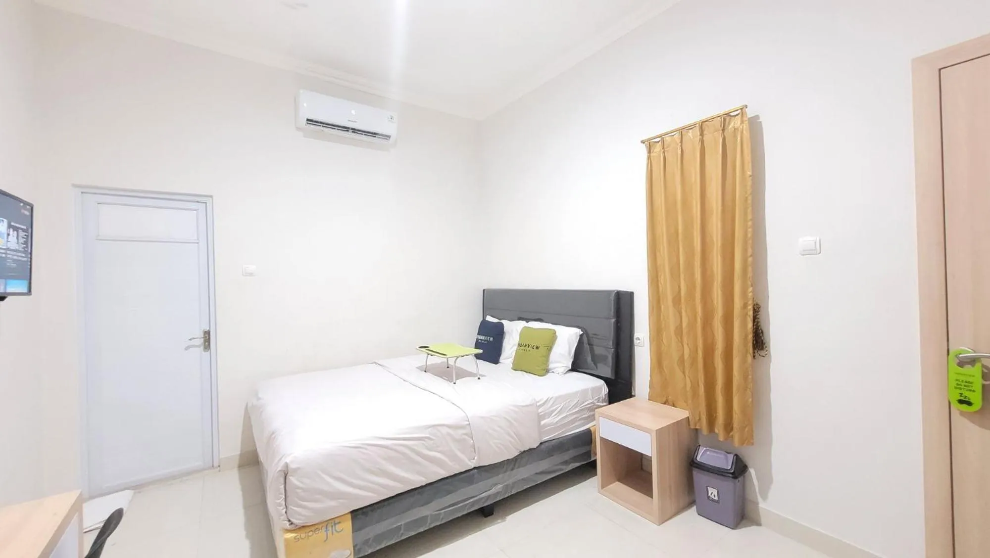 Bed in Urbanview Le Reno Inn Wirobrajan by RedDoorz