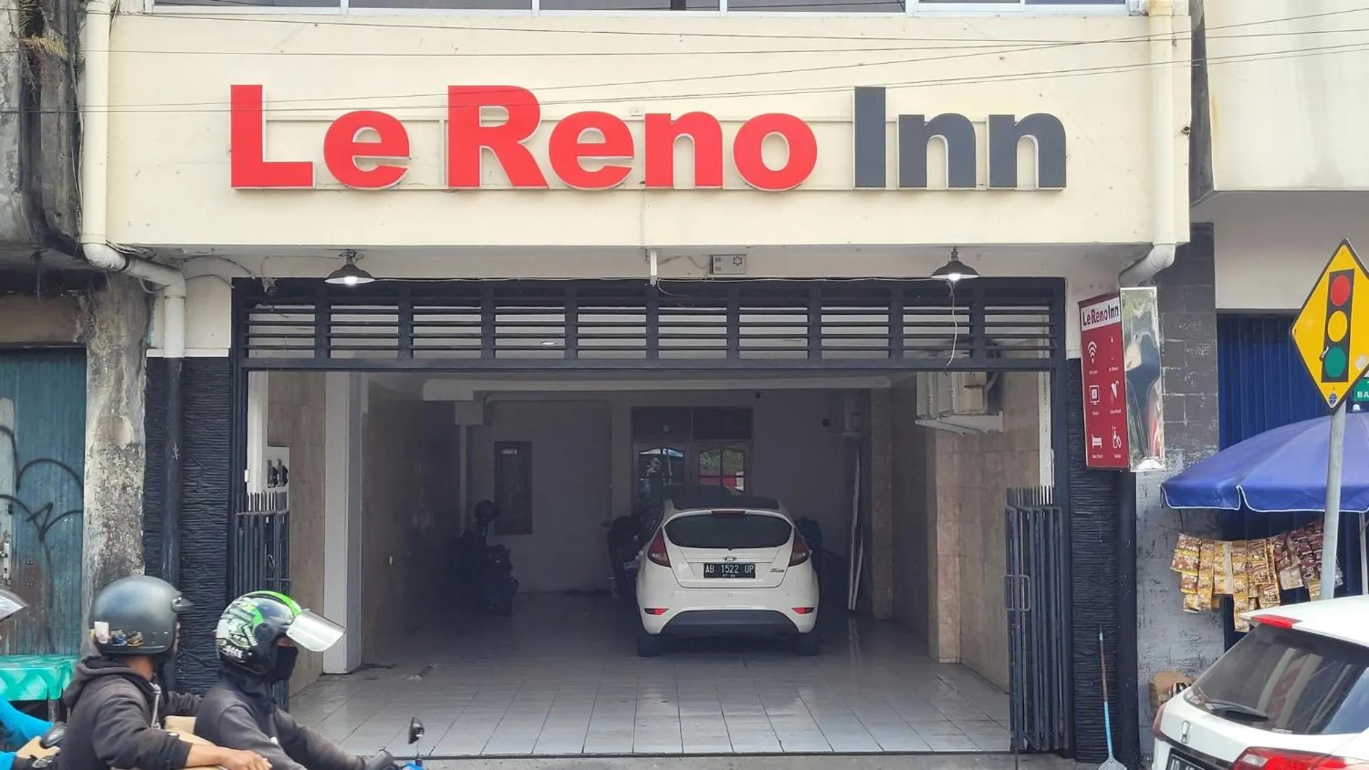 Property building in Urbanview Le Reno Inn Wirobrajan by RedDoorz