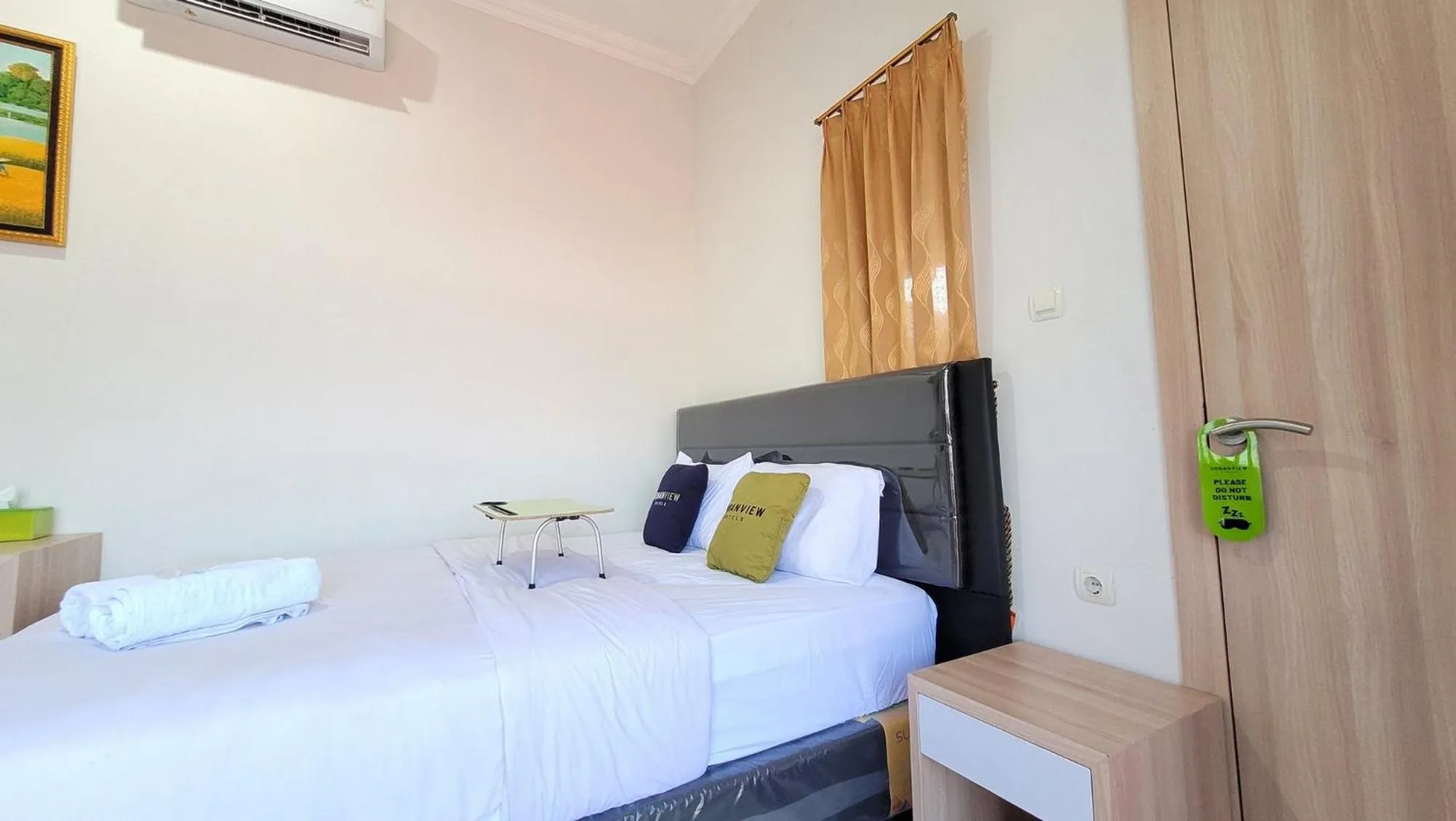 Bed in Urbanview Le Reno Inn Wirobrajan by RedDoorz