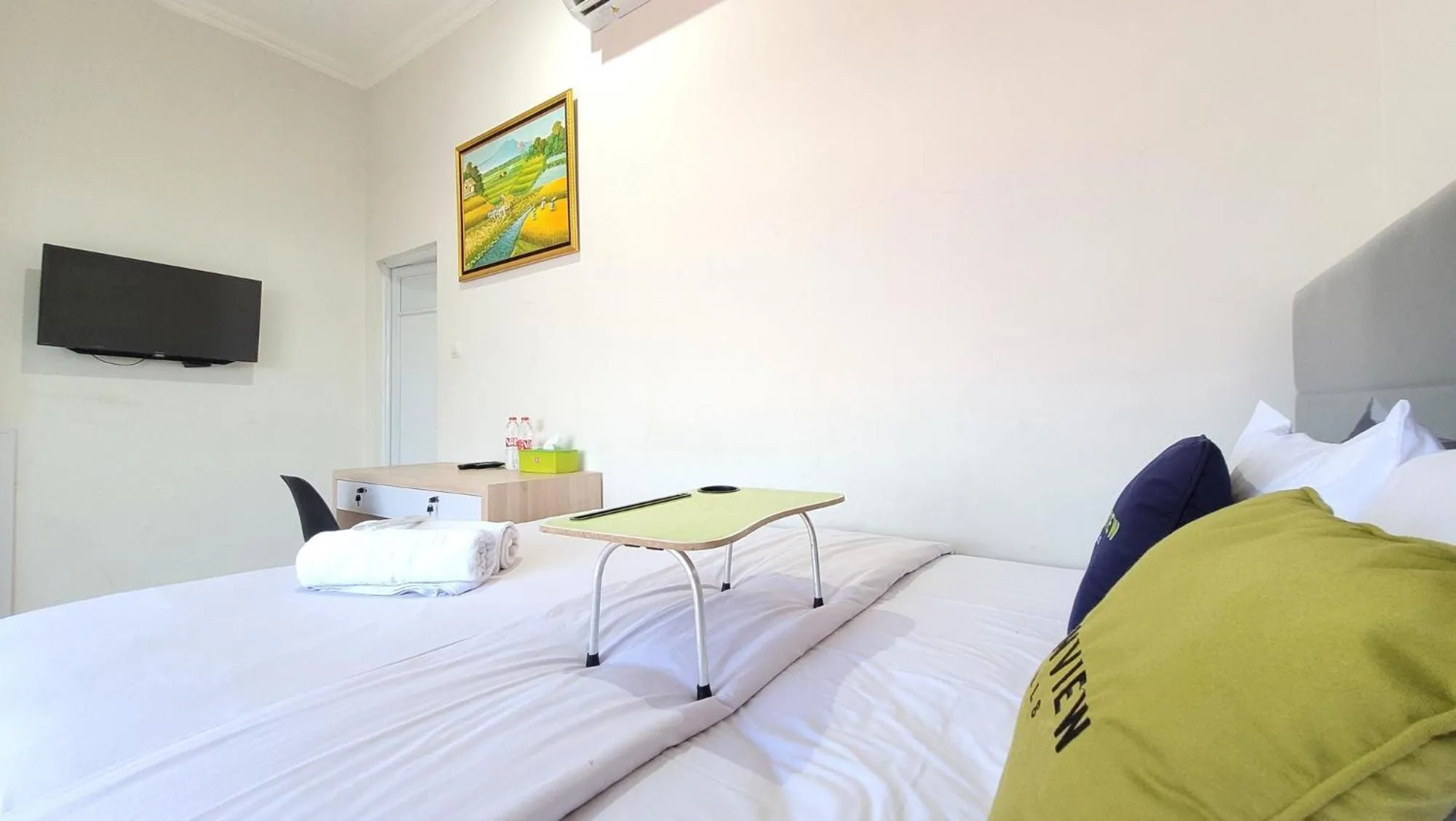 Bed in Urbanview Le Reno Inn Wirobrajan by RedDoorz