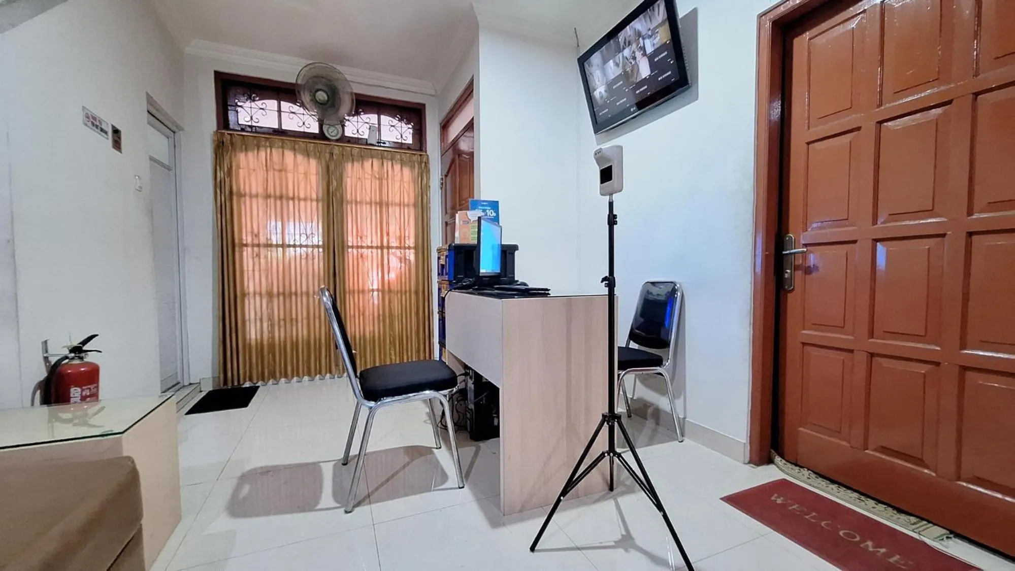 Property building in Urbanview Le Reno Inn Wirobrajan by RedDoorz