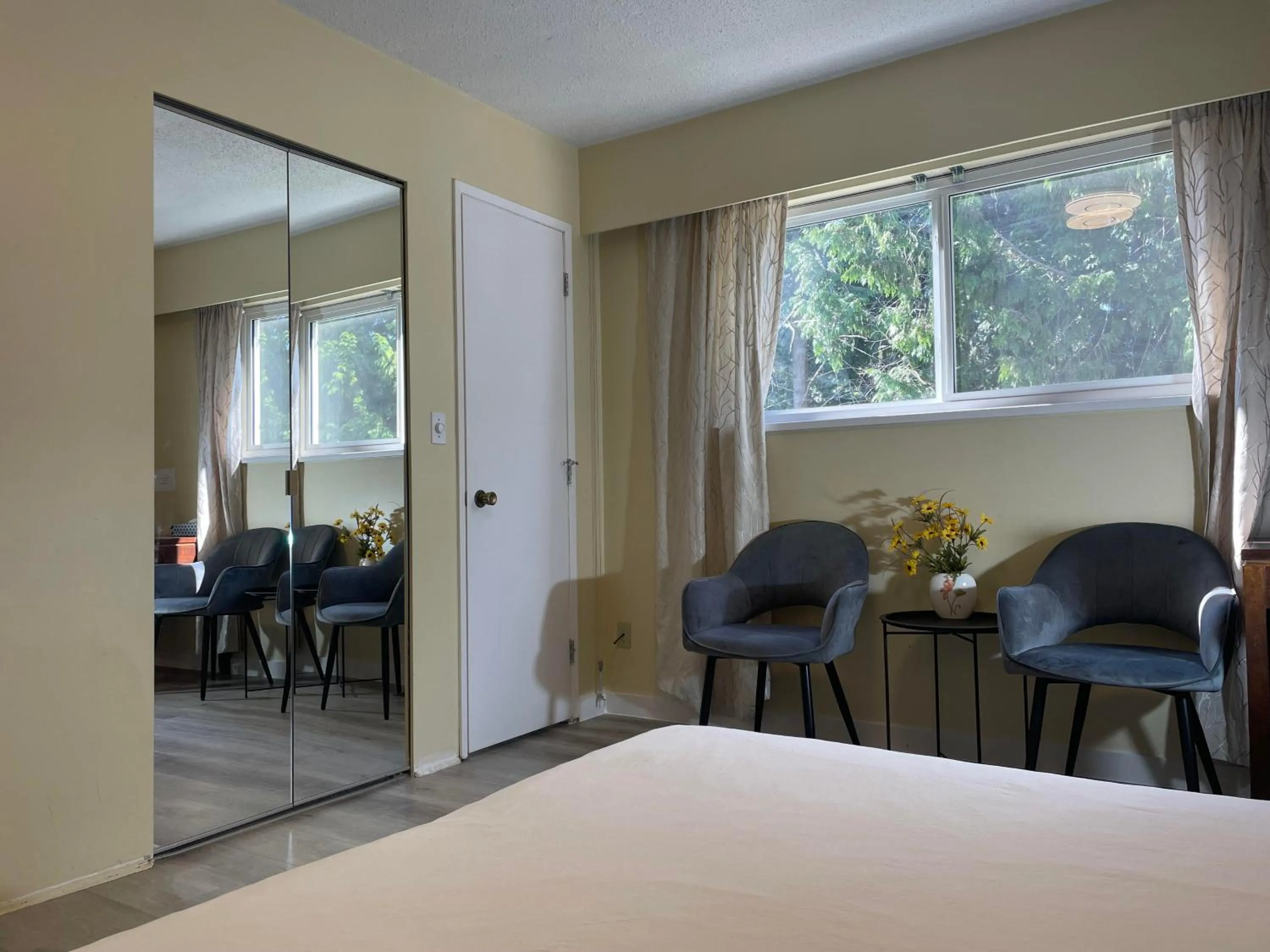 Bed in New Master room & private washroom 203