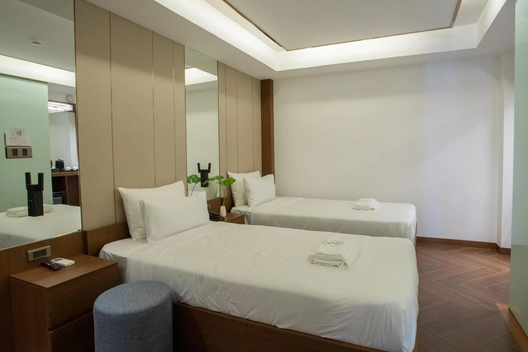 Bedroom, Bed in Riverside Hotel