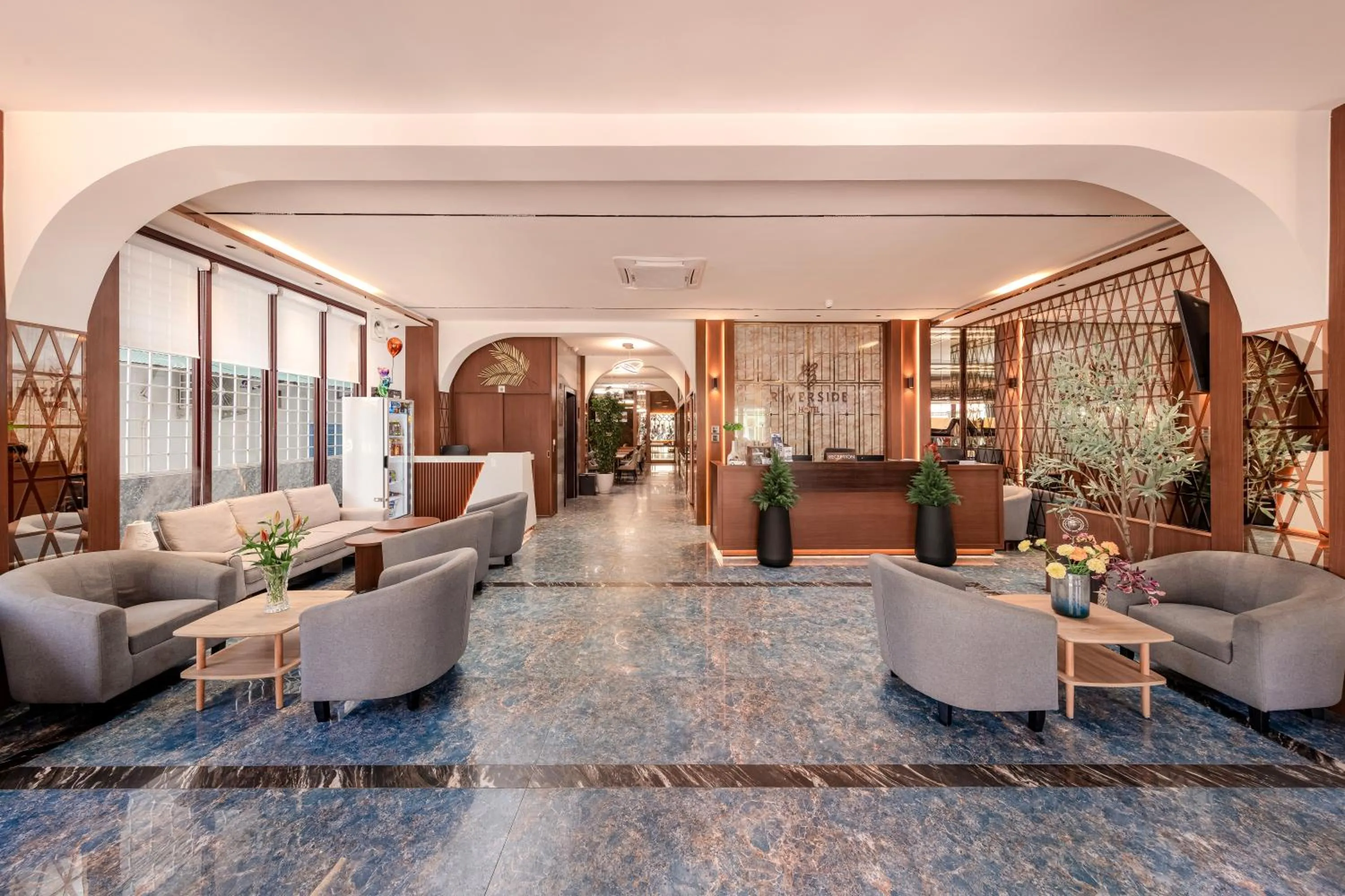 Communal lounge/ TV room in Riverside Hotel