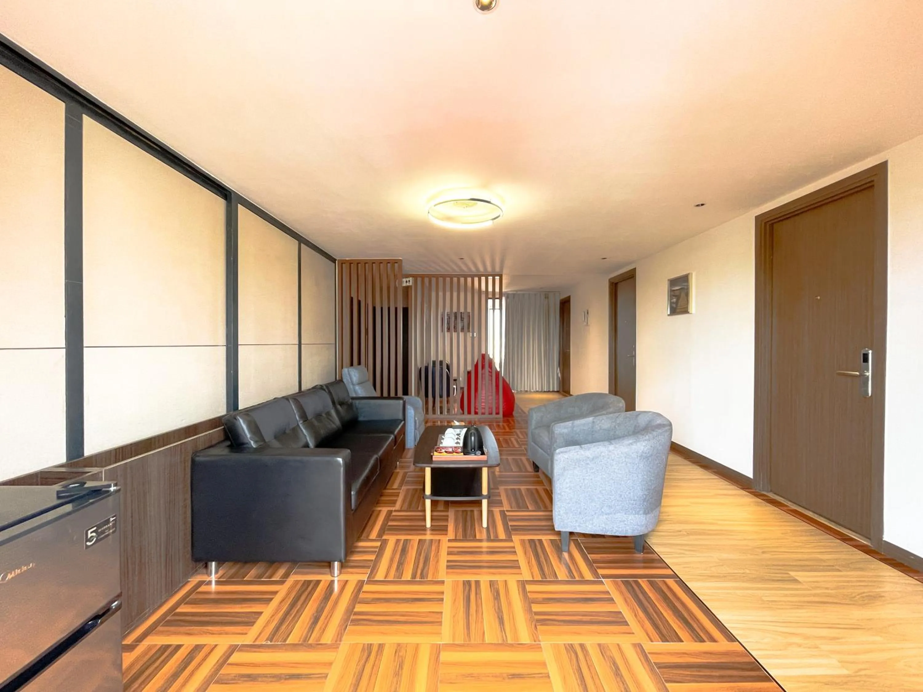 Living room in Riverside Hotel