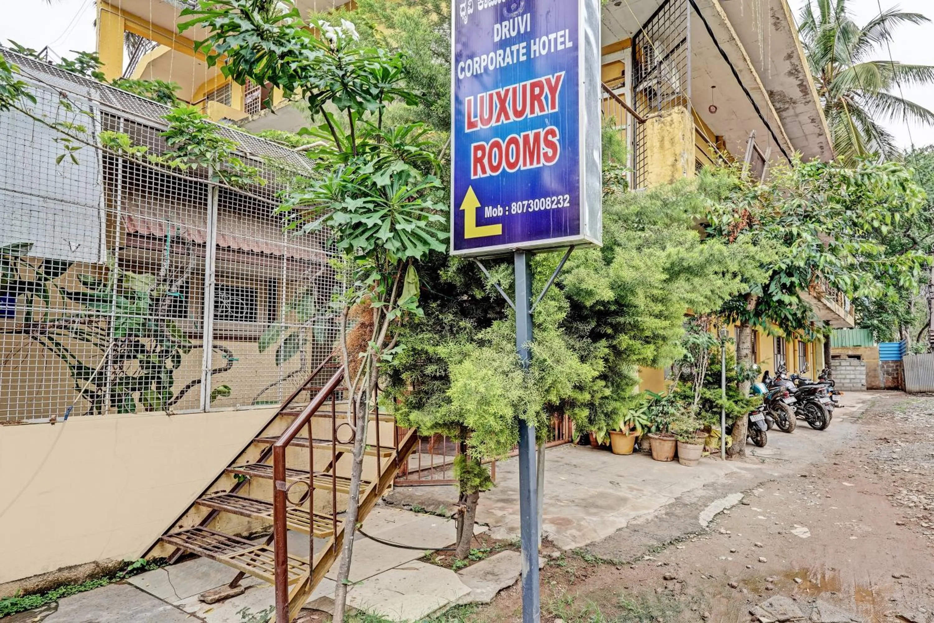 Facade/entrance in Collection O Druvi Corporate Hotel