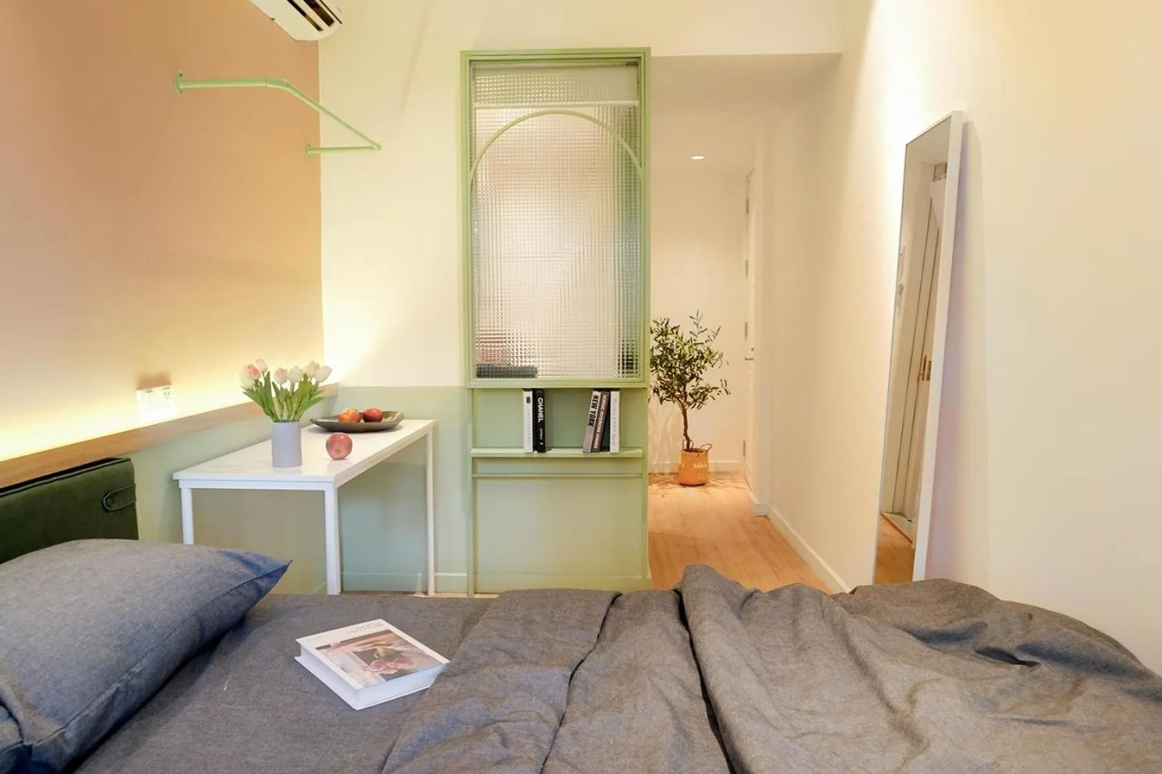 Photo of the whole room in Express by M Village Phạm Ngũ Lão