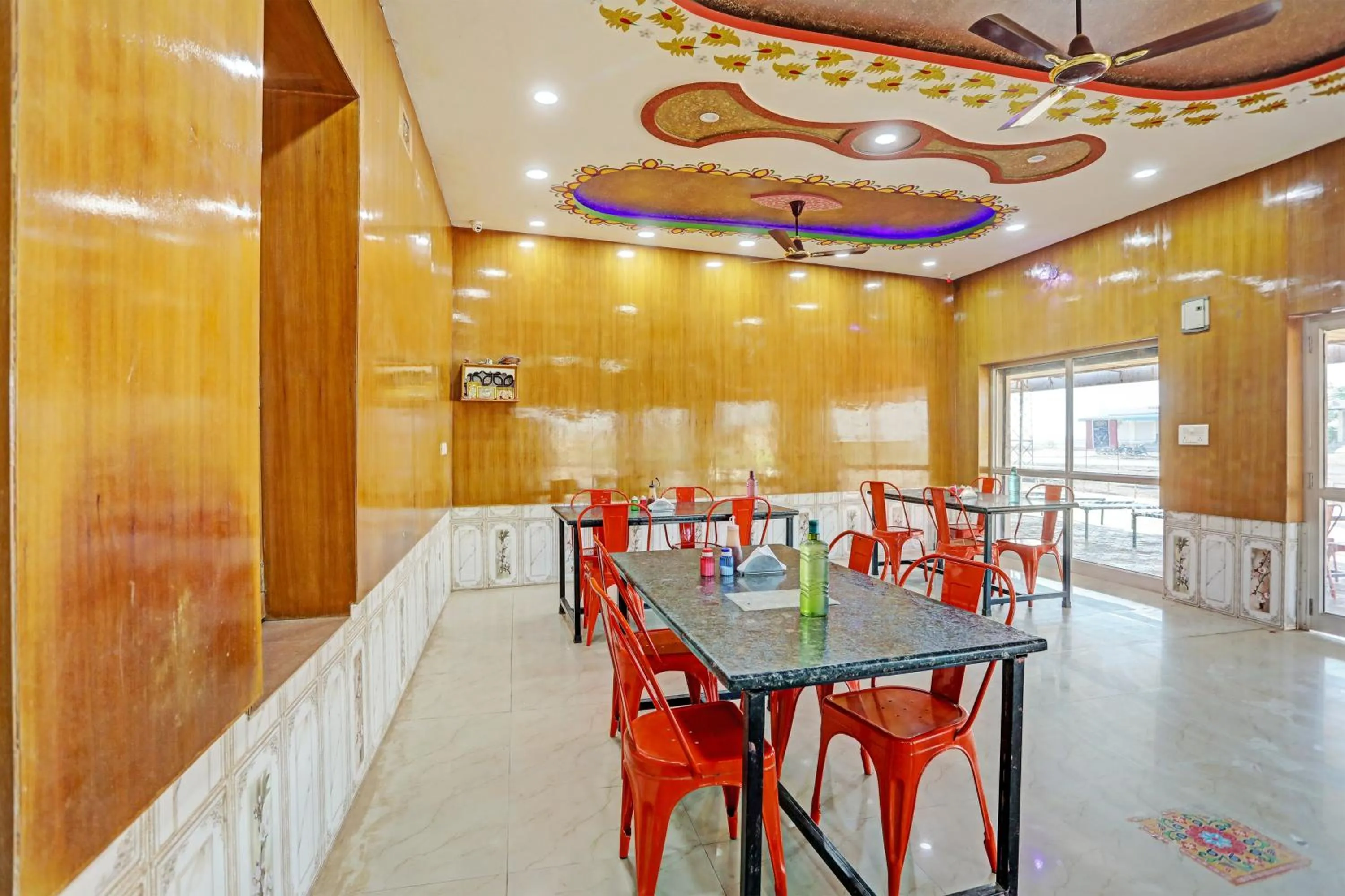 Restaurant/places to eat in Collection O MG Hotel & Resturant