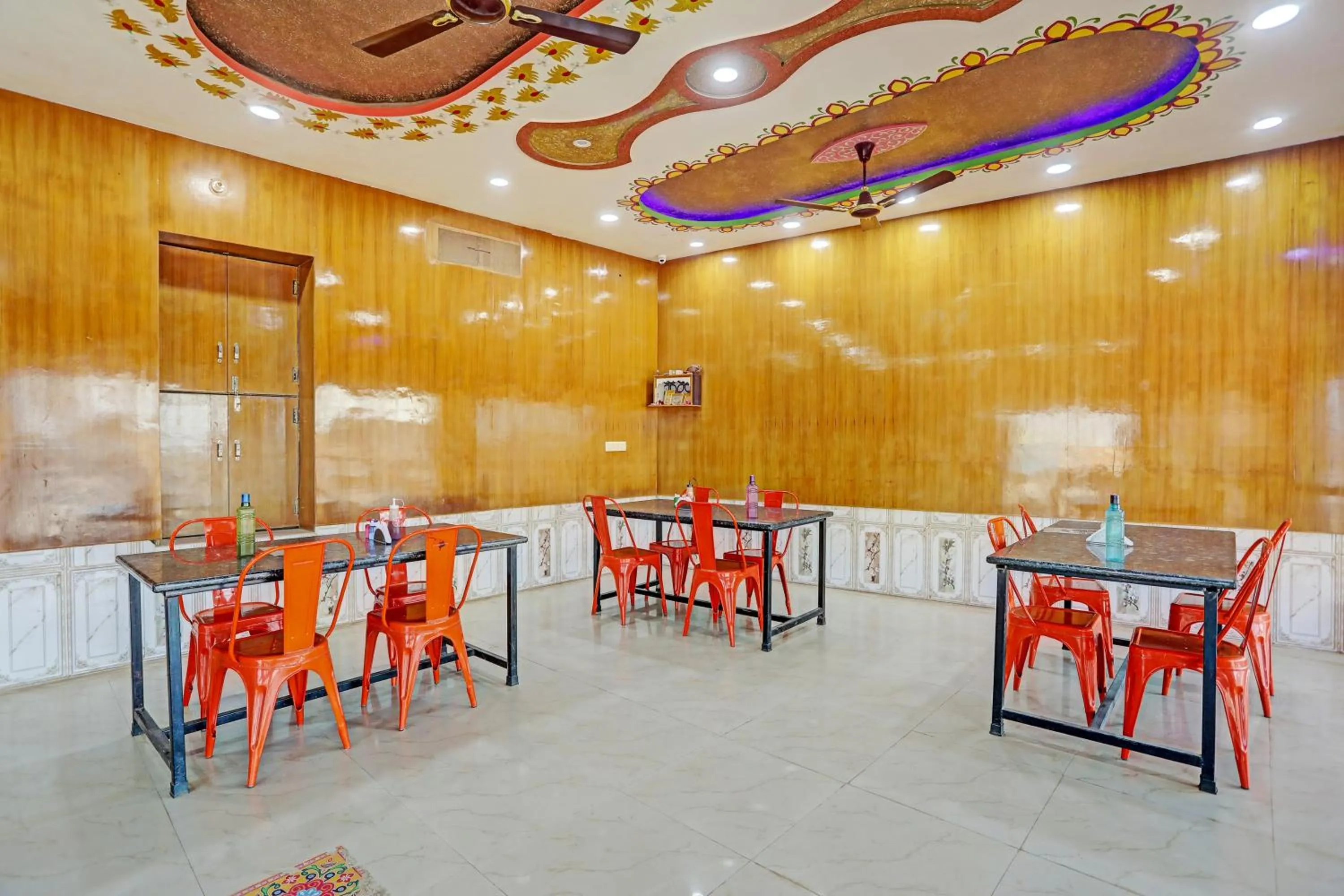 Restaurant/places to eat in Collection O MG Hotel & Resturant