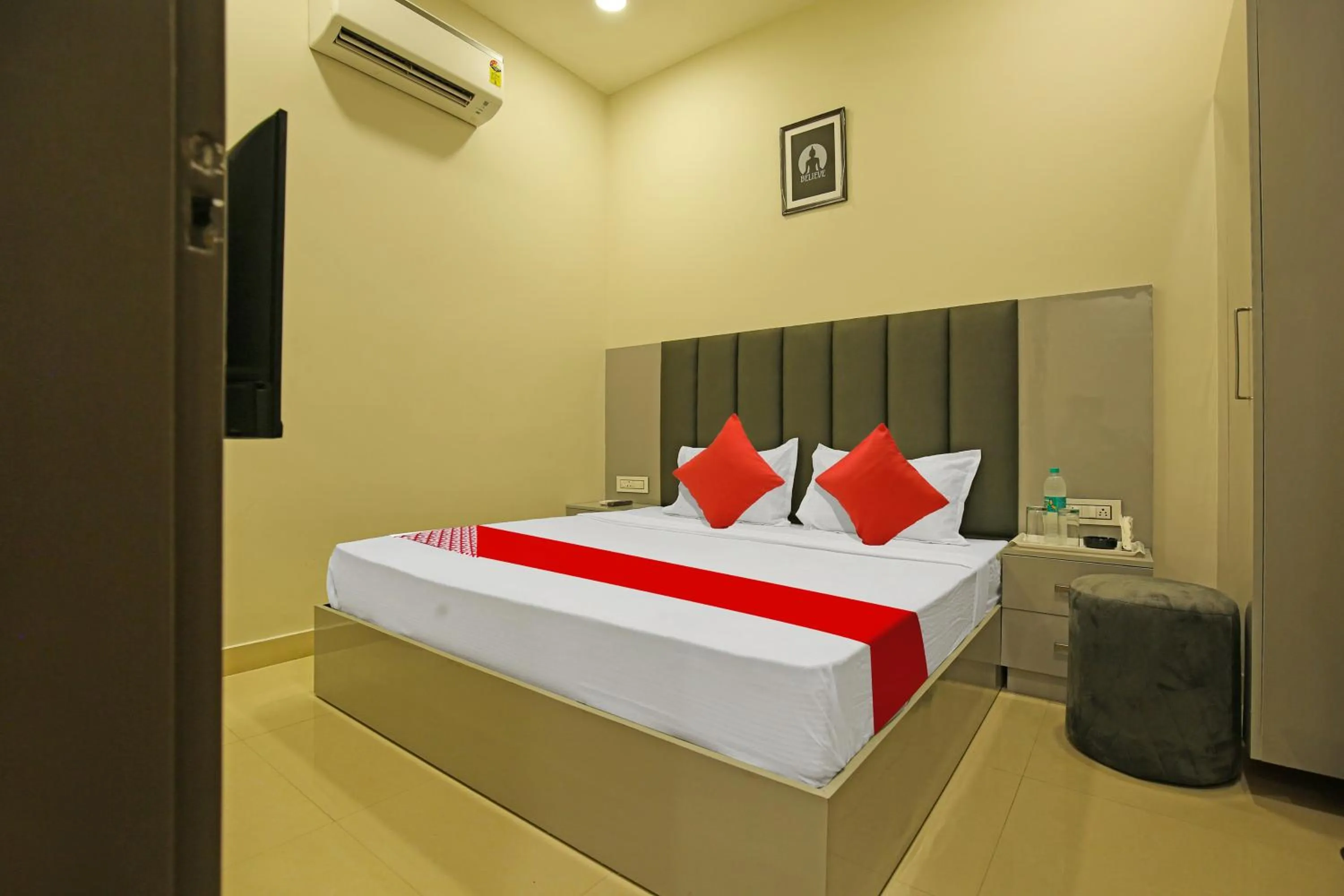 Lobby or reception, Bed in Hotel O Grand Inn